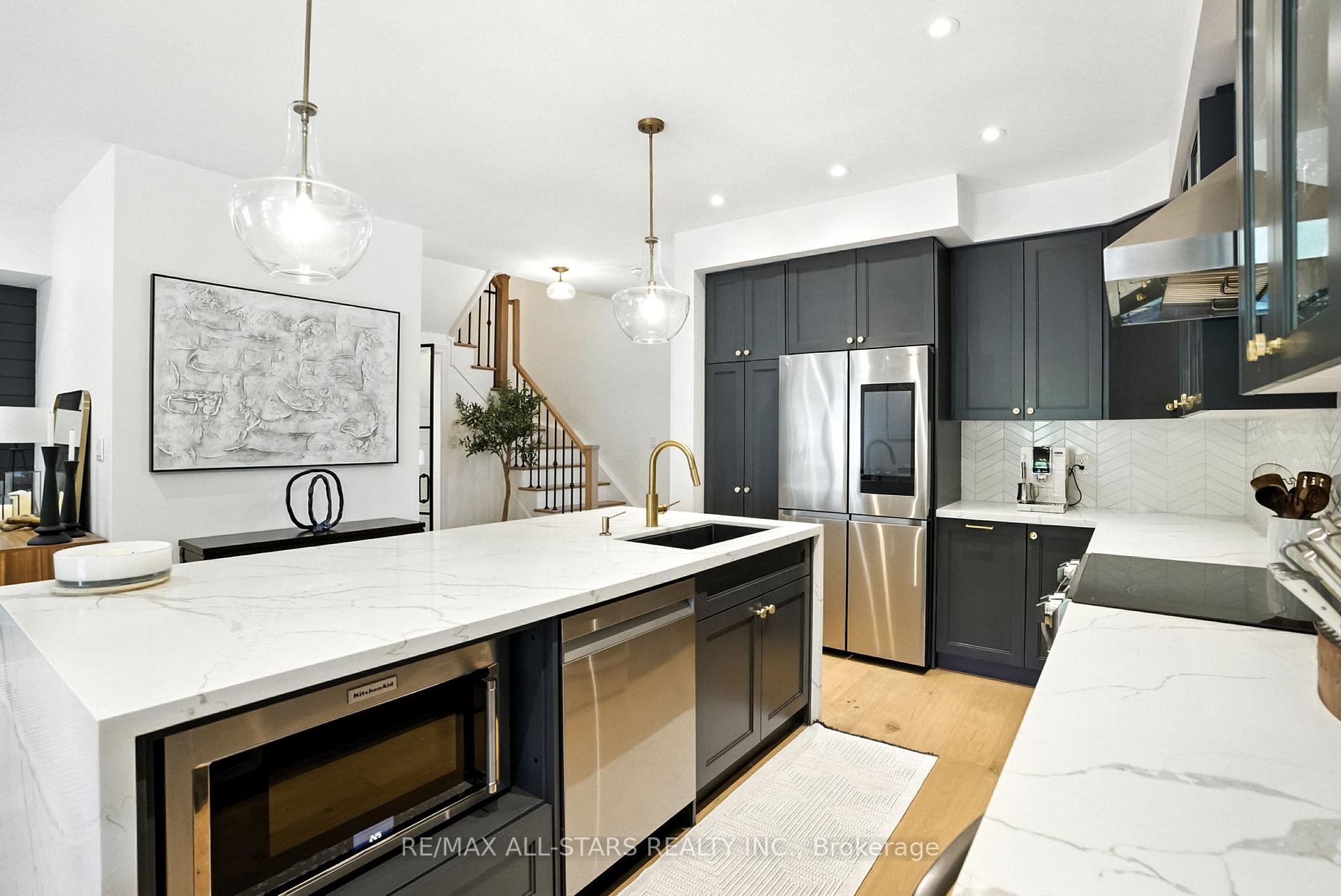 Photo 12 of 17 Gord Matthews Way, Uxbridge — HOMEH