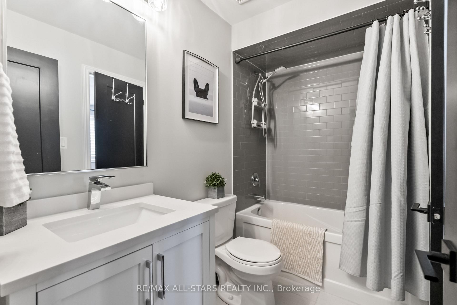 Photo 32 of 17 Gord Matthews Way, Uxbridge — HOMEH