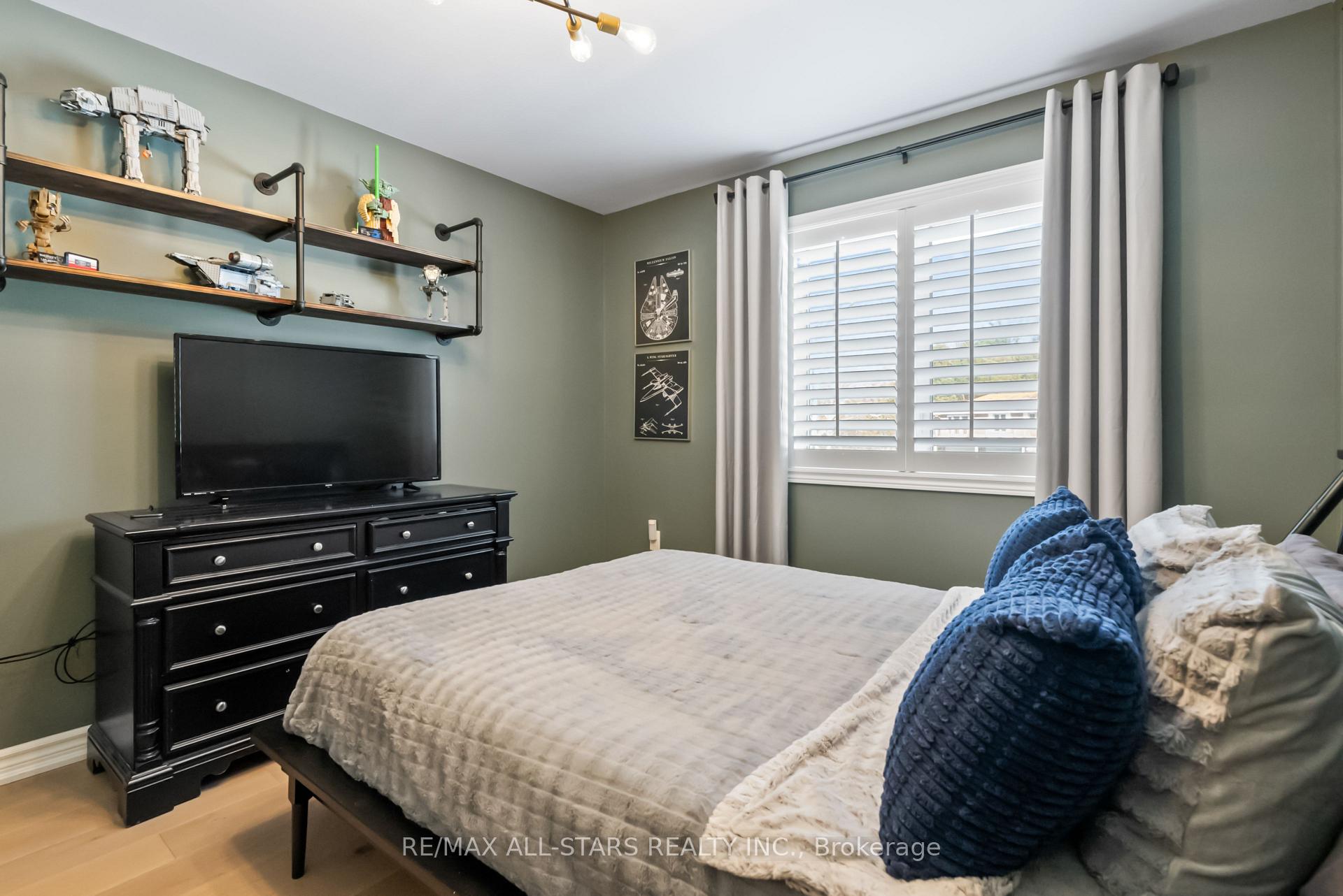 Photo 33 of 17 Gord Matthews Way, Uxbridge — HOMEH