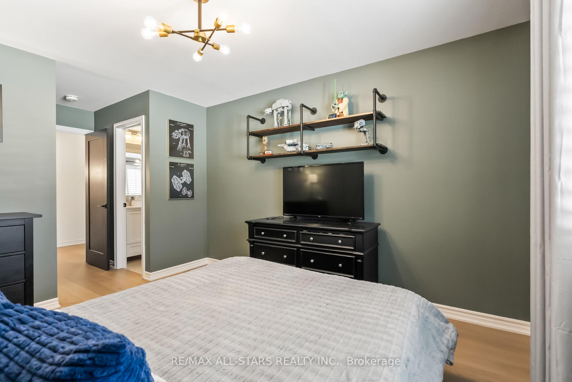 Photo 35 of 17 Gord Matthews Way, Uxbridge — HOMEH