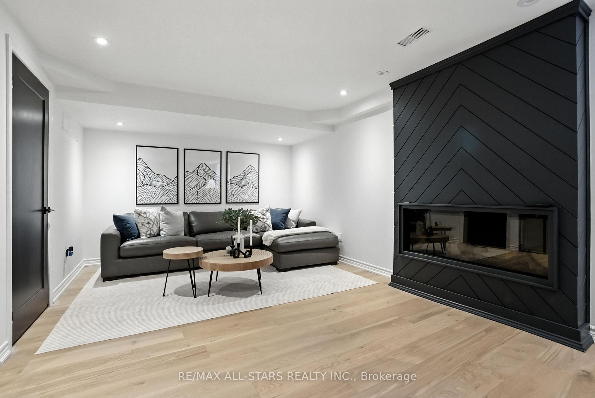 Photo 38 of 17 Gord Matthews Way, Uxbridge — HOMEH