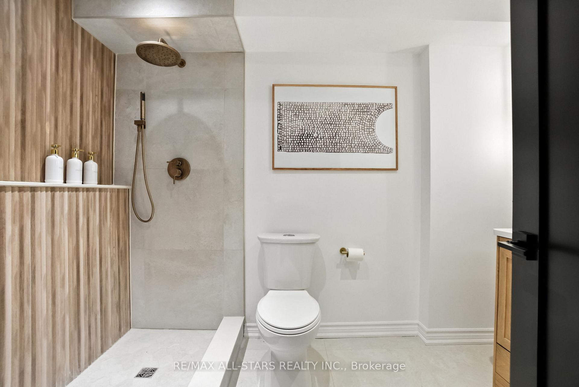 Photo 43 of 17 Gord Matthews Way, Uxbridge — HOMEH