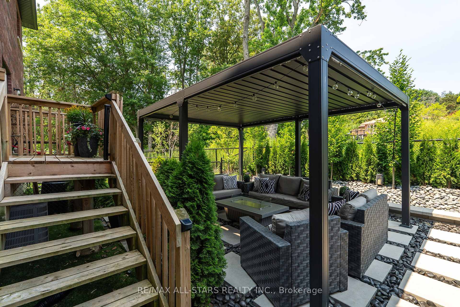 Photo 47 of 17 Gord Matthews Way, Uxbridge — HOMEH
