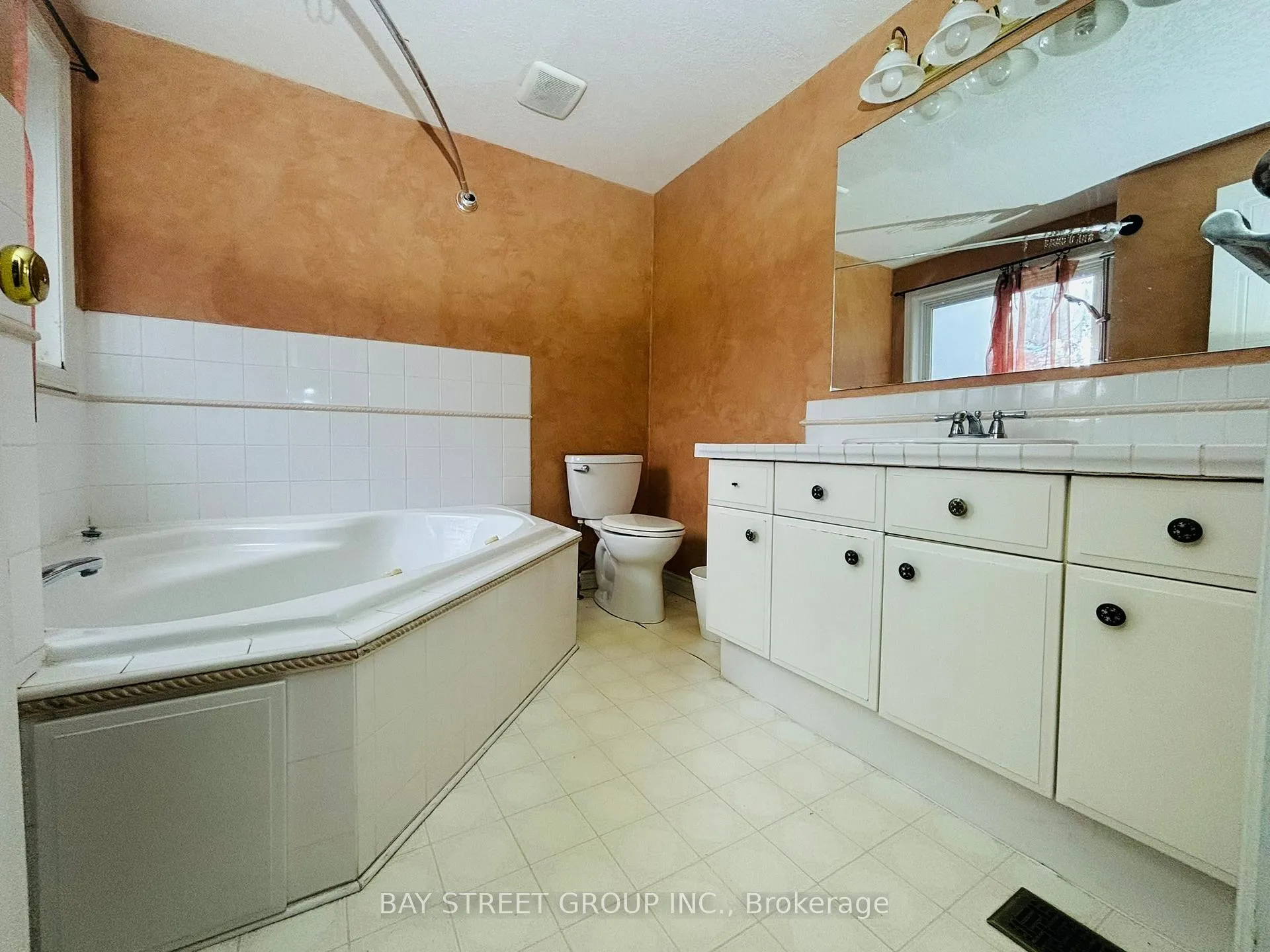 Photo 5 of 327 Cornridge Place, Waterloo — HOMEH