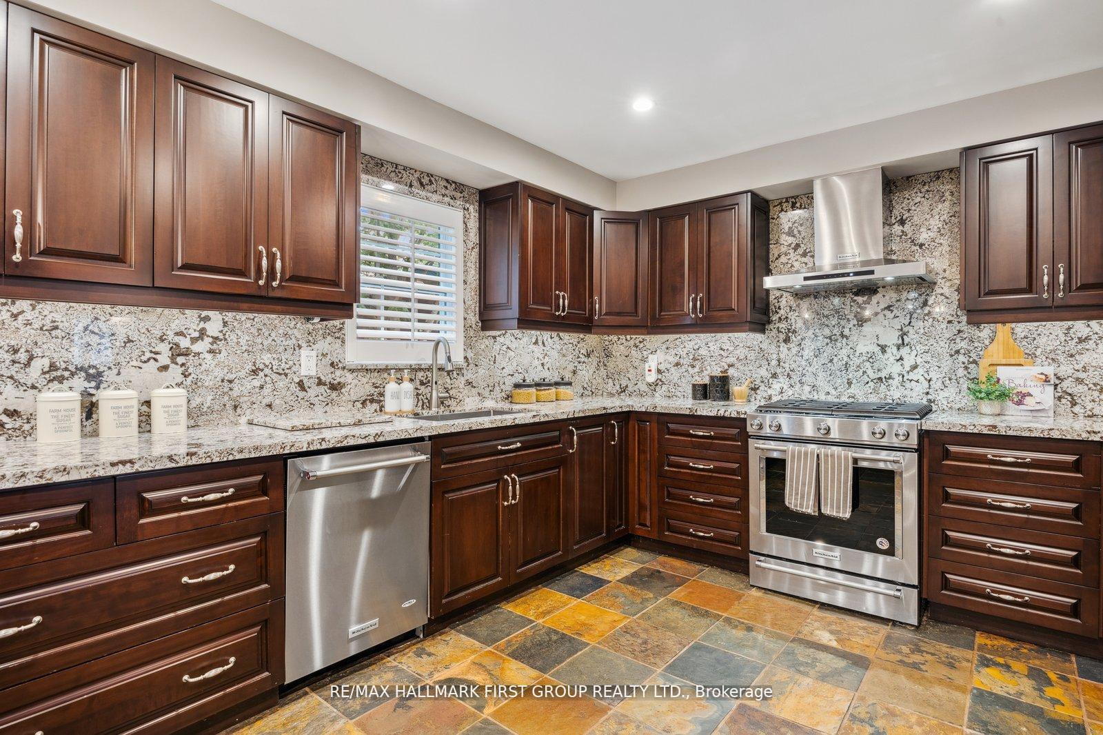 Photo 12 of 40 Centre Road, Uxbridge — HOMEH