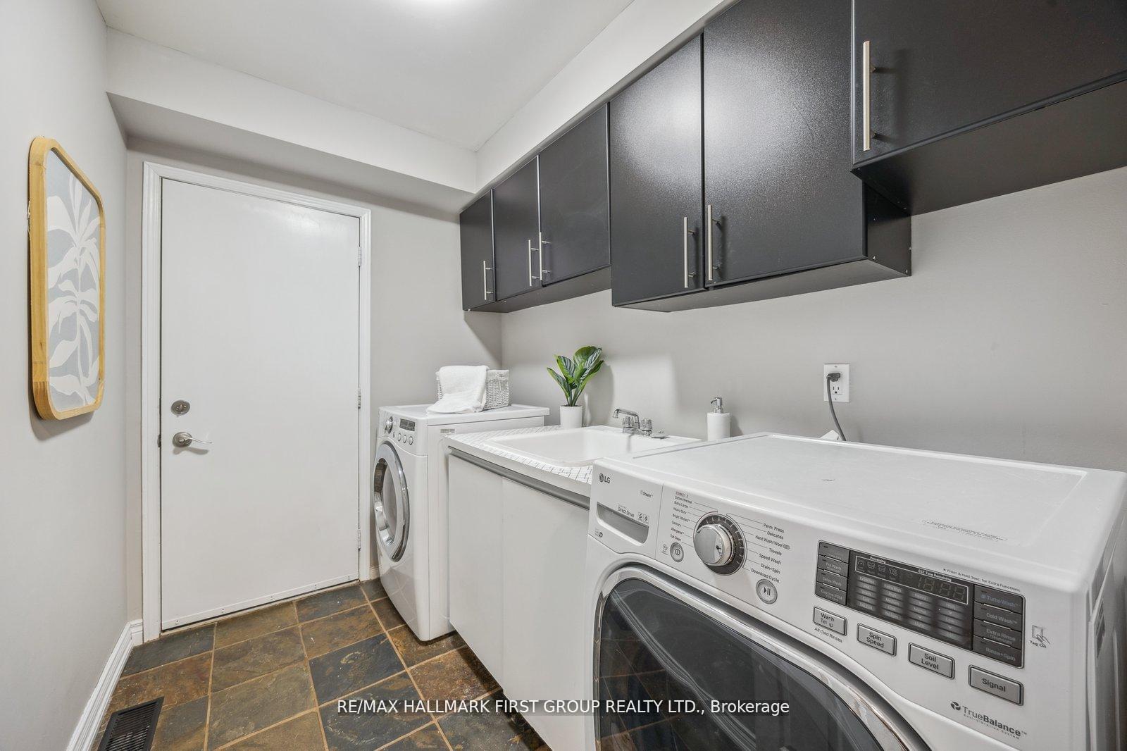 Photo 23 of 40 Centre Road, Uxbridge — HOMEH