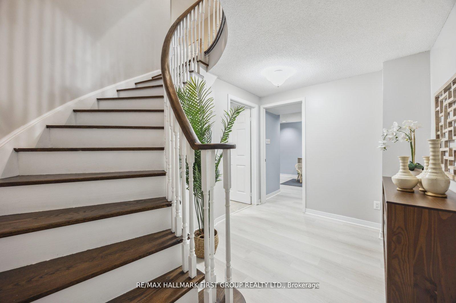 Photo 33 of 40 Centre Road, Uxbridge — HOMEH