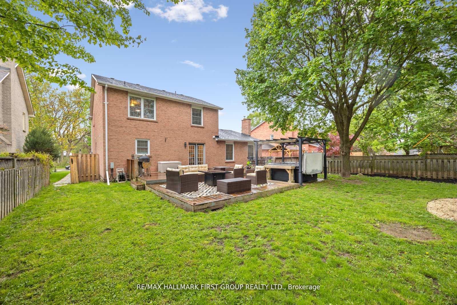 Photo 39 of 40 Centre Road, Uxbridge — HOMEH
