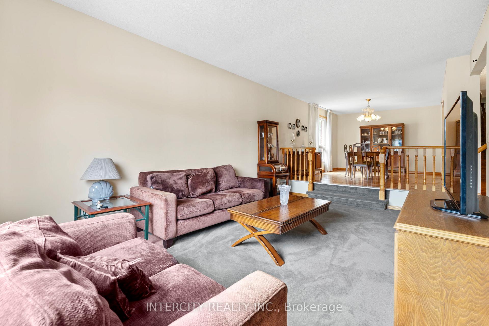 Photo 6 of 64 Brandy Crescent, Vaughan, East Woodbridge — HOMEH