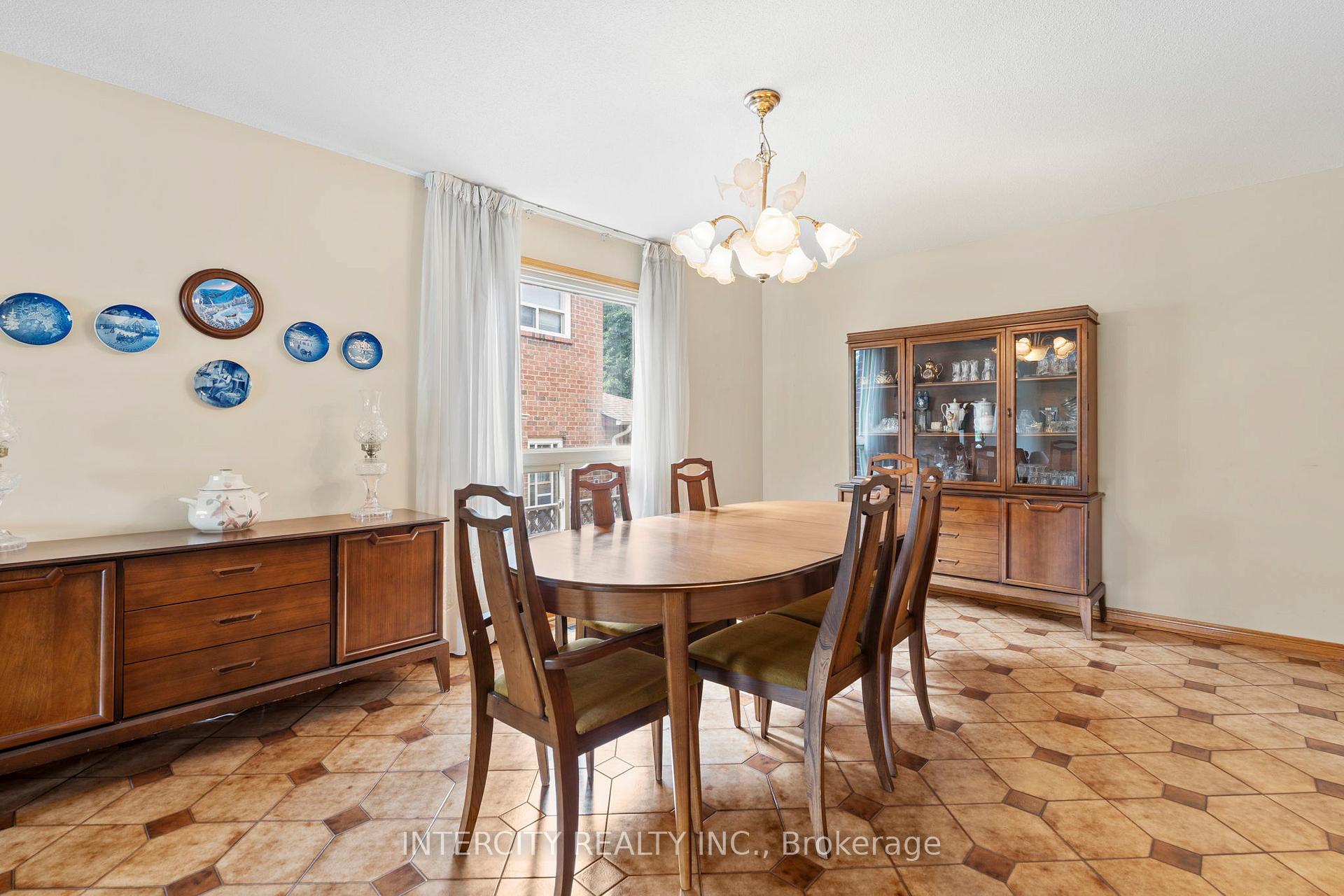 Photo 7 of 64 Brandy Crescent, Vaughan, East Woodbridge — HOMEH