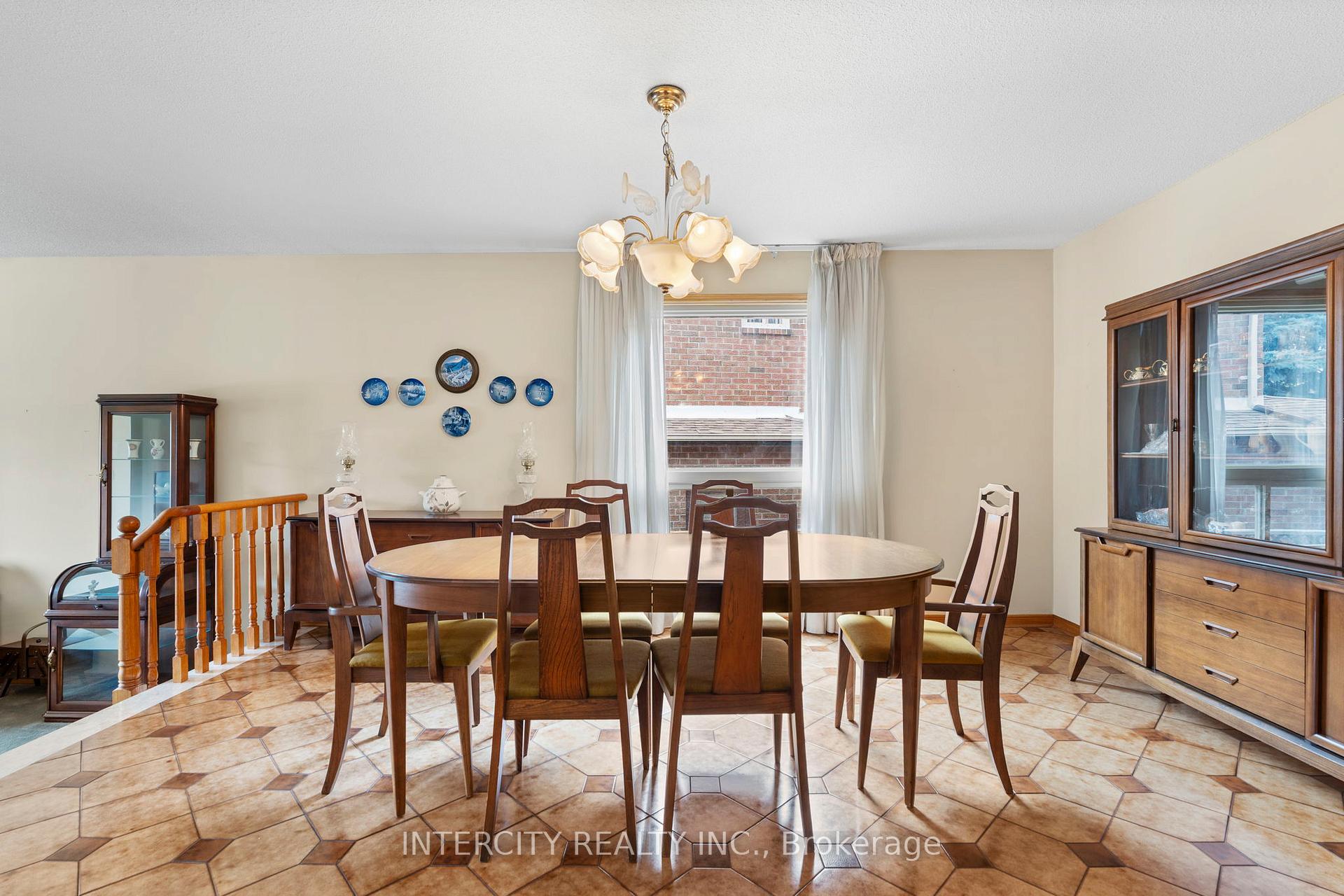 Photo 9 of 64 Brandy Crescent, Vaughan, East Woodbridge — HOMEH