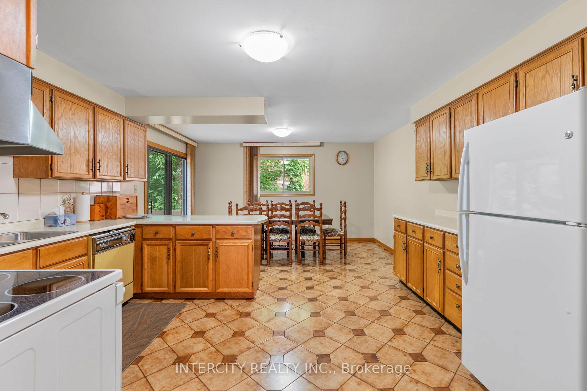 Photo 11 of 64 Brandy Crescent, Vaughan, East Woodbridge — HOMEH
