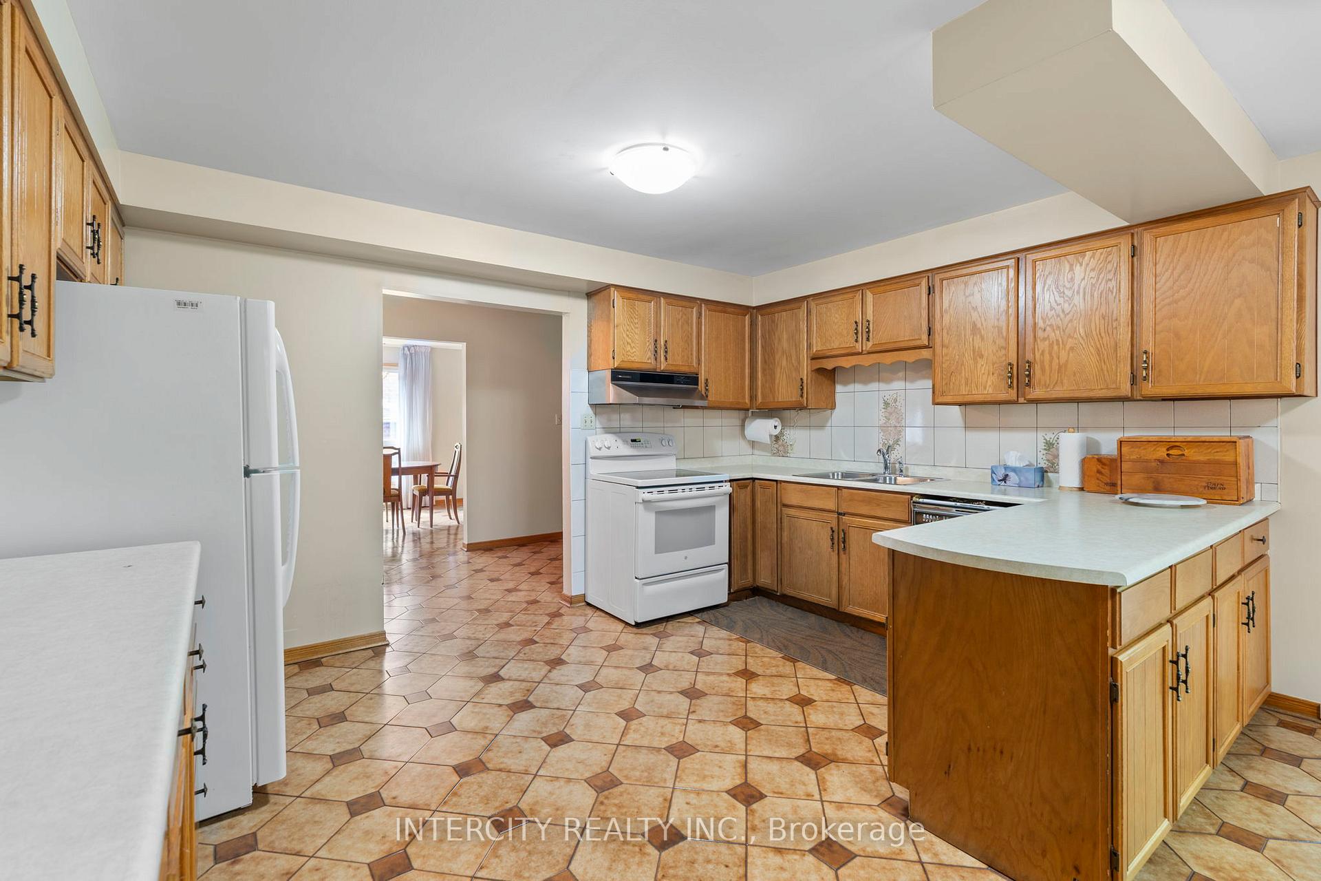 Photo 13 of 64 Brandy Crescent, Vaughan, East Woodbridge — HOMEH