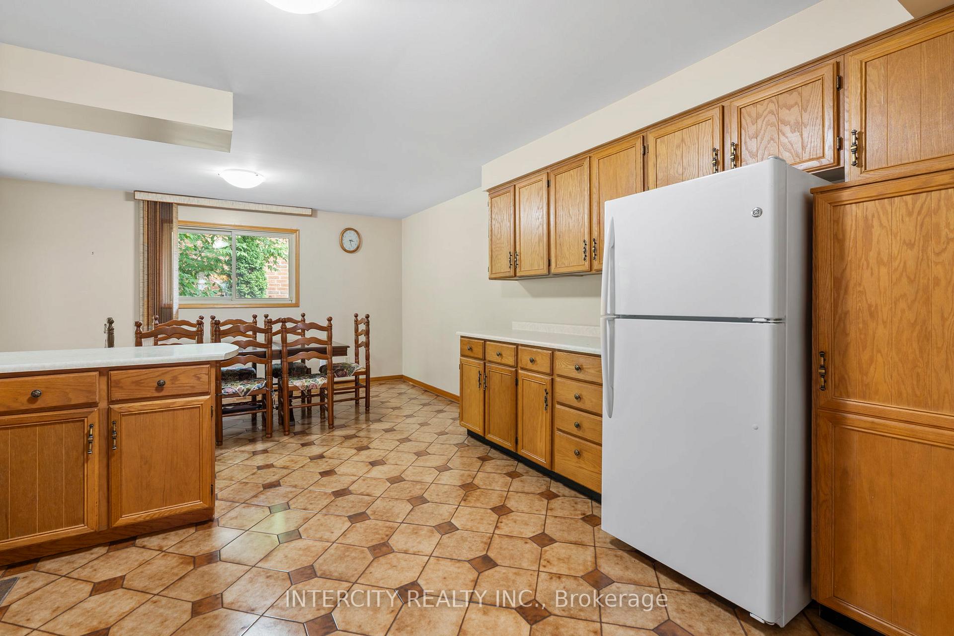 Photo 14 of 64 Brandy Crescent, Vaughan, East Woodbridge — HOMEH