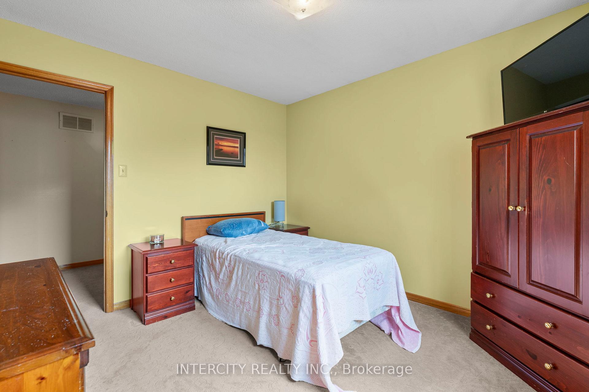Photo 19 of 64 Brandy Crescent, Vaughan, East Woodbridge — HOMEH