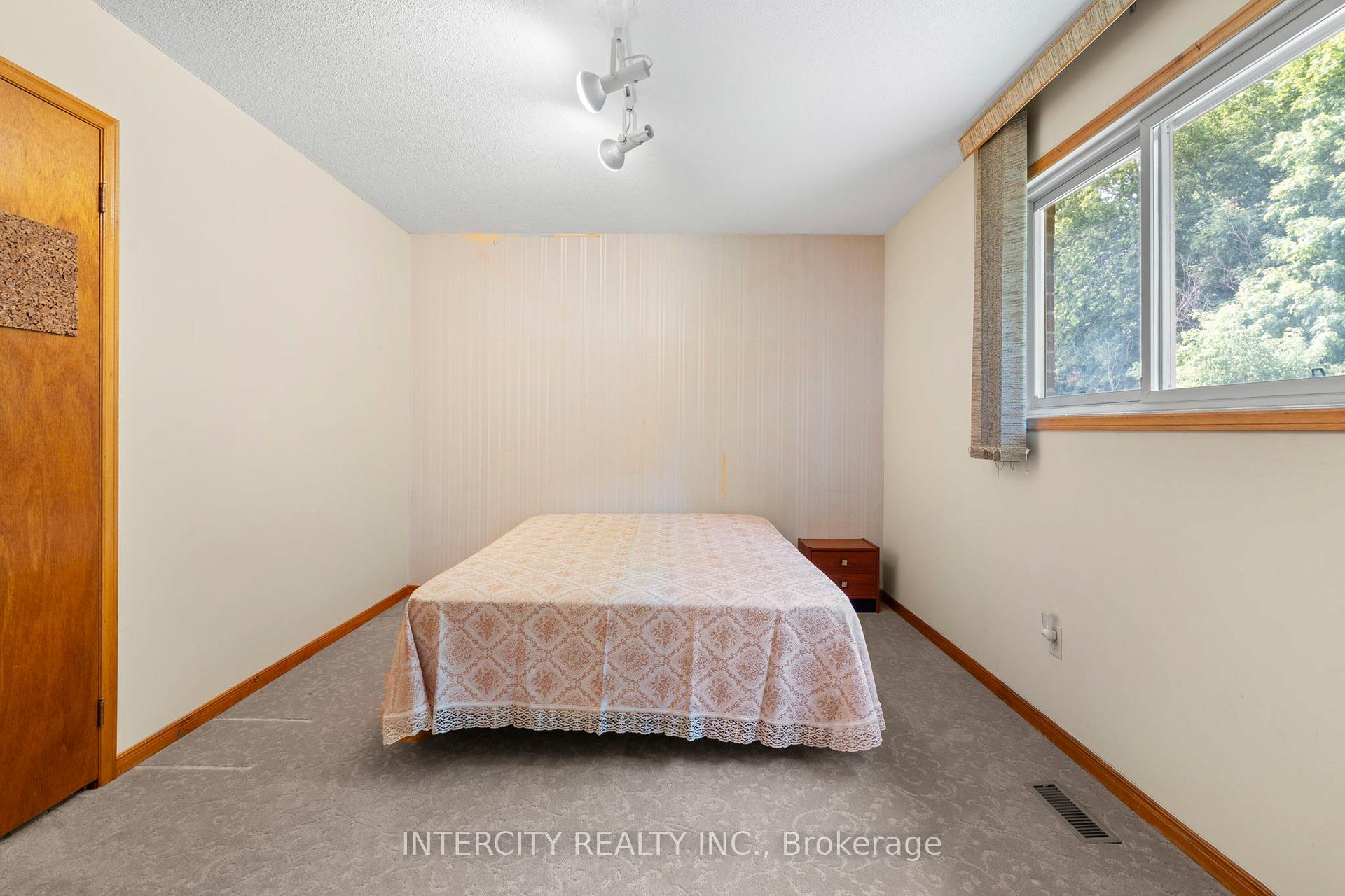 Photo 22 of 64 Brandy Crescent, Vaughan, East Woodbridge — HOMEH