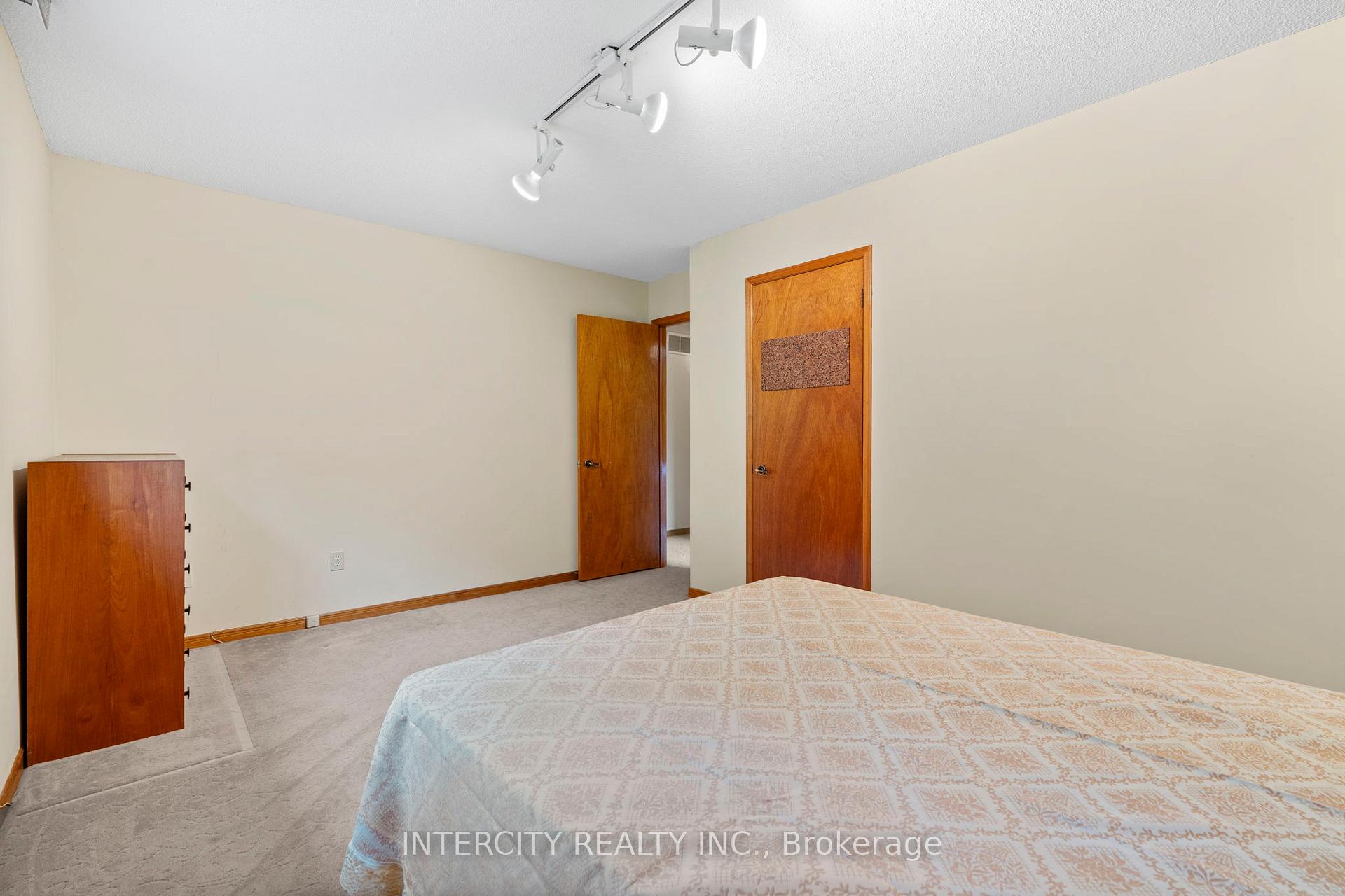 Photo 23 of 64 Brandy Crescent, Vaughan, East Woodbridge — HOMEH