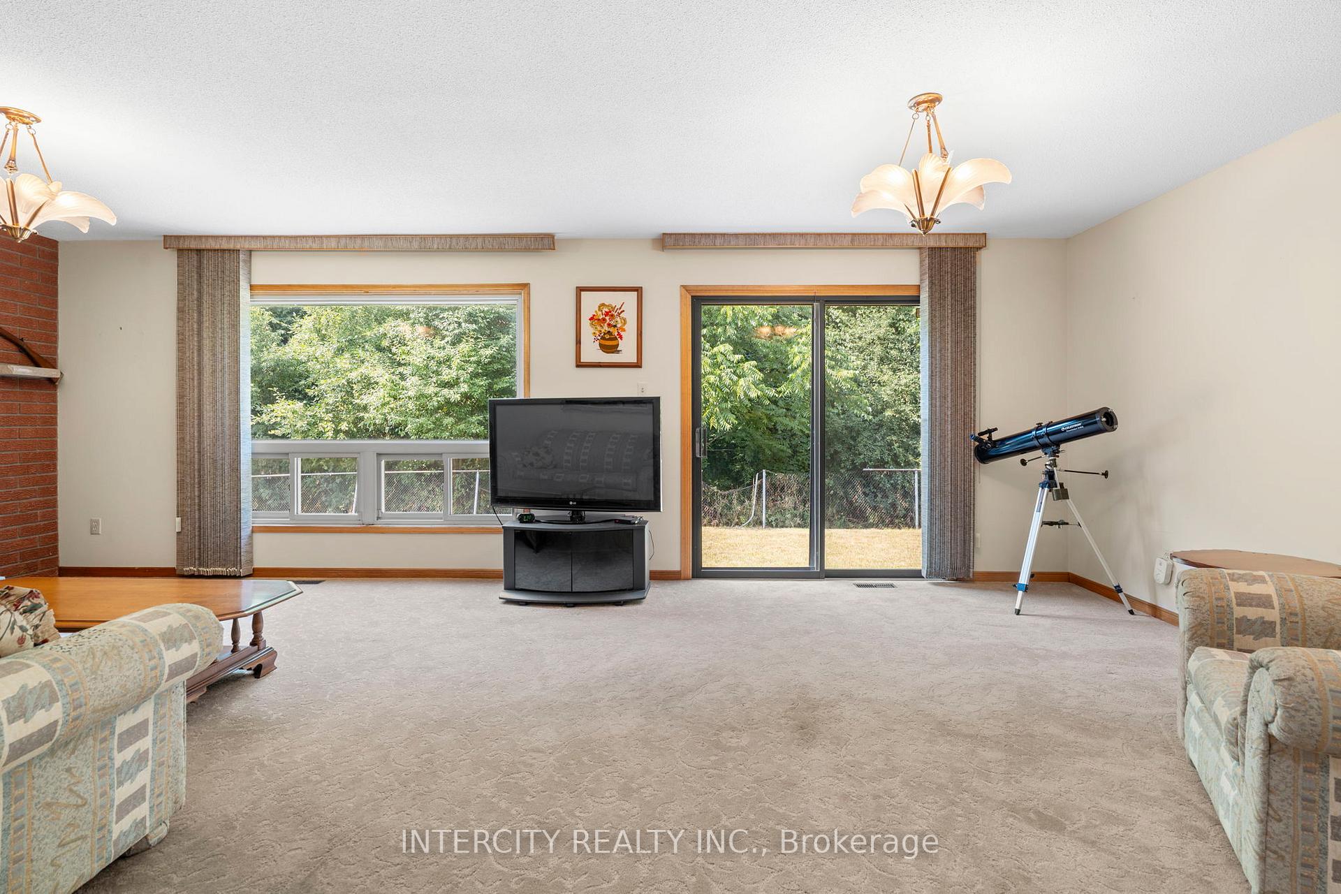 Photo 32 of 64 Brandy Crescent, Vaughan, East Woodbridge — HOMEH