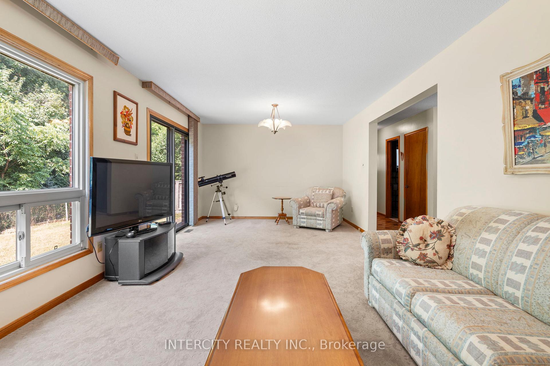 Photo 33 of 64 Brandy Crescent, Vaughan, East Woodbridge — HOMEH