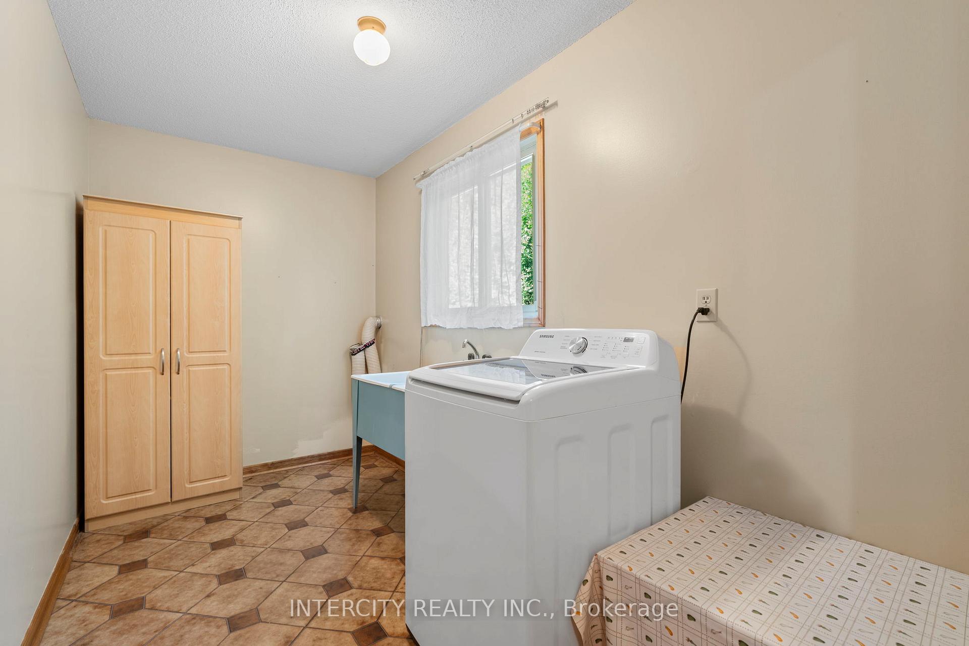 Photo 34 of 64 Brandy Crescent, Vaughan, East Woodbridge — HOMEH