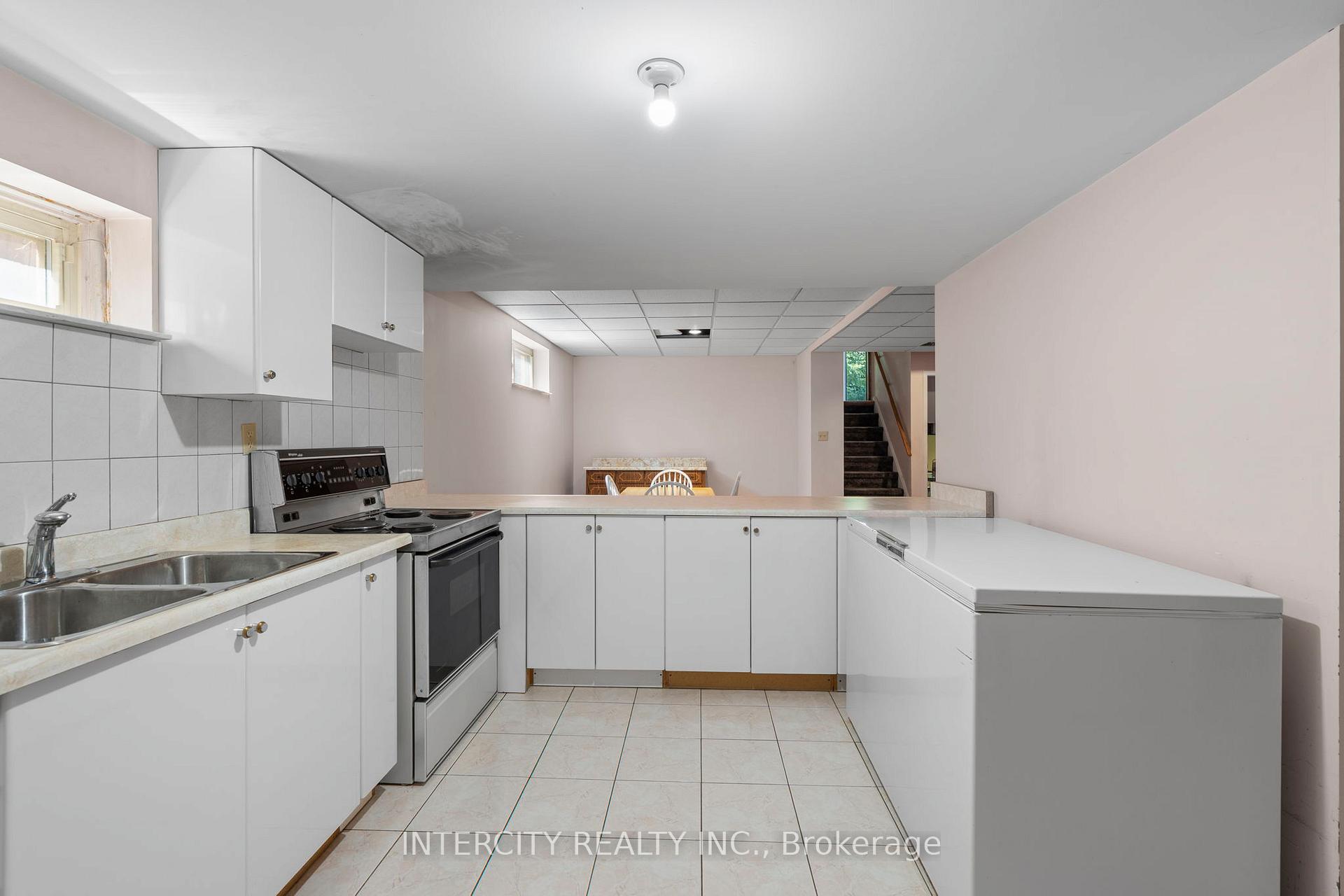 Photo 39 of 64 Brandy Crescent, Vaughan, East Woodbridge — HOMEH