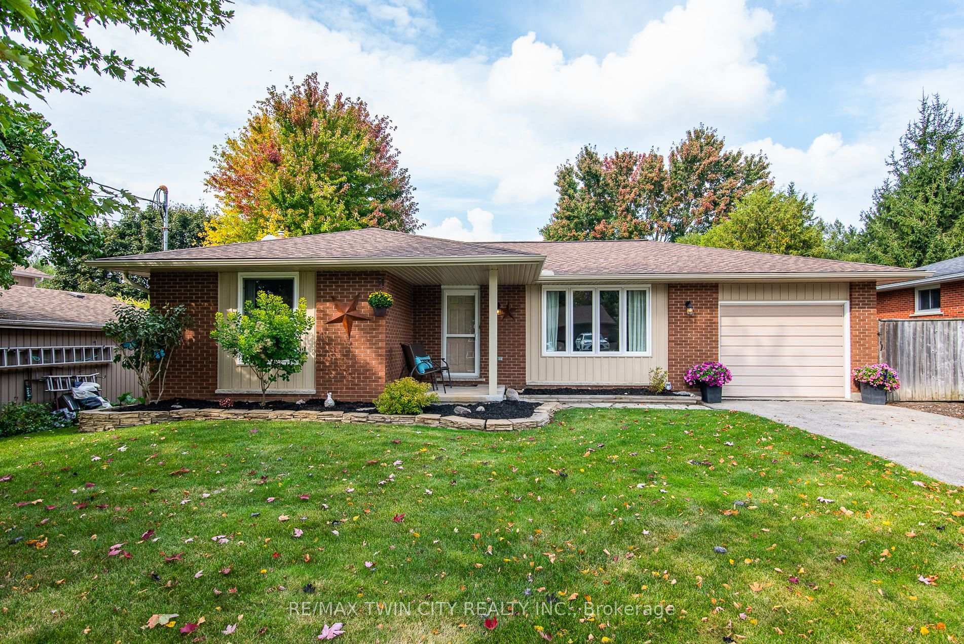 Photo 1 of 1099 Henry Street, Wellesley — HOMEH