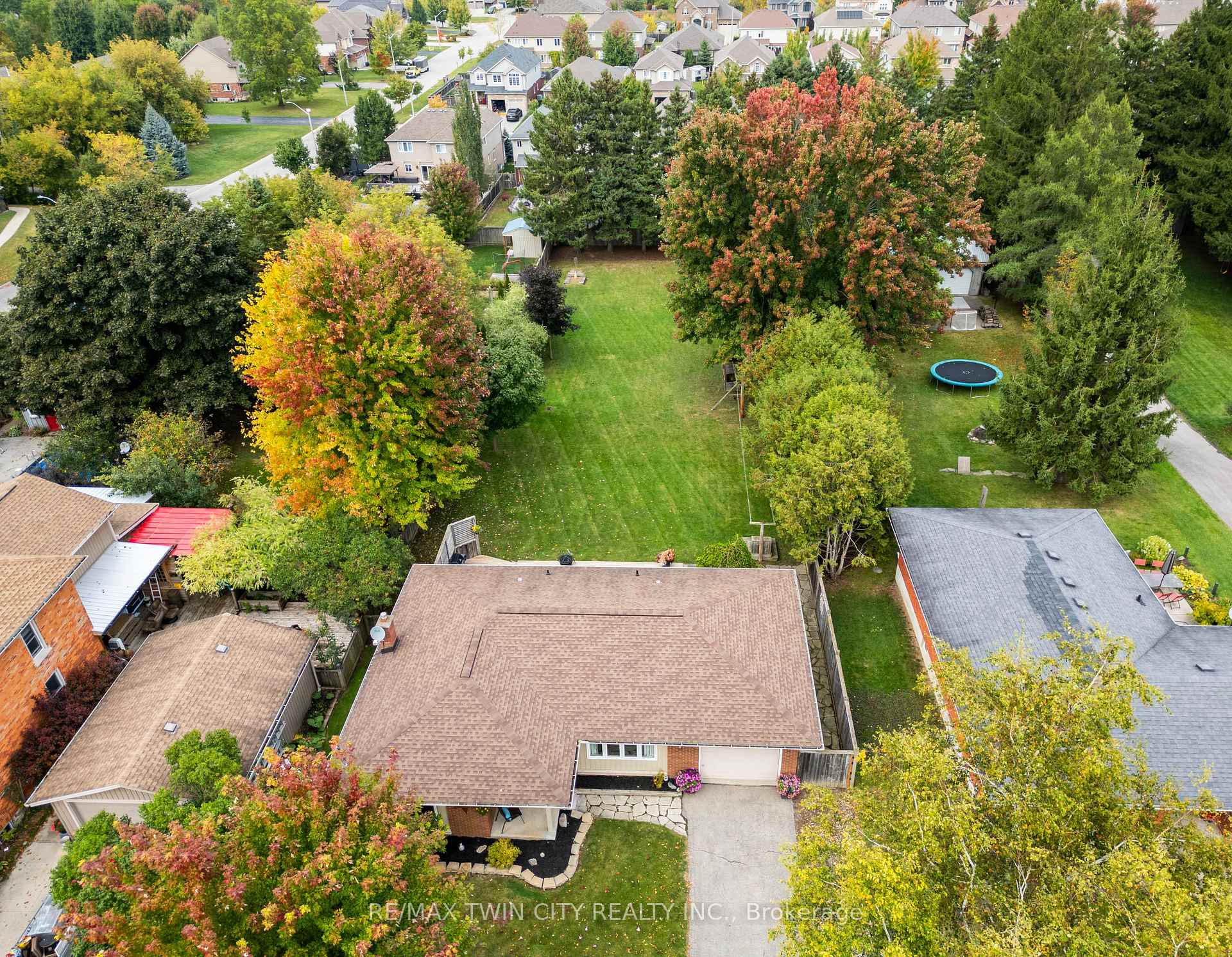Photo 2 of 1099 Henry Street, Wellesley — HOMEH
