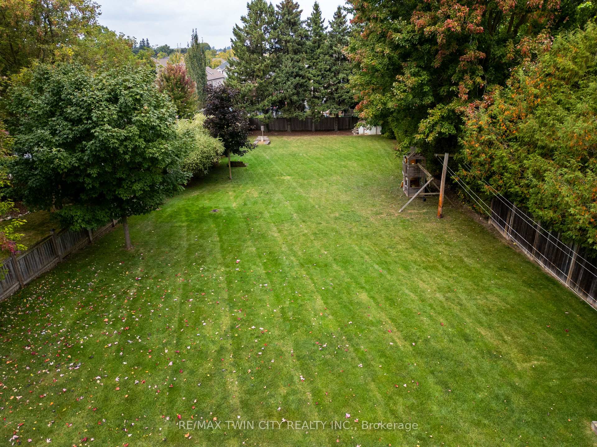 Photo 3 of 1099 Henry Street, Wellesley — HOMEH