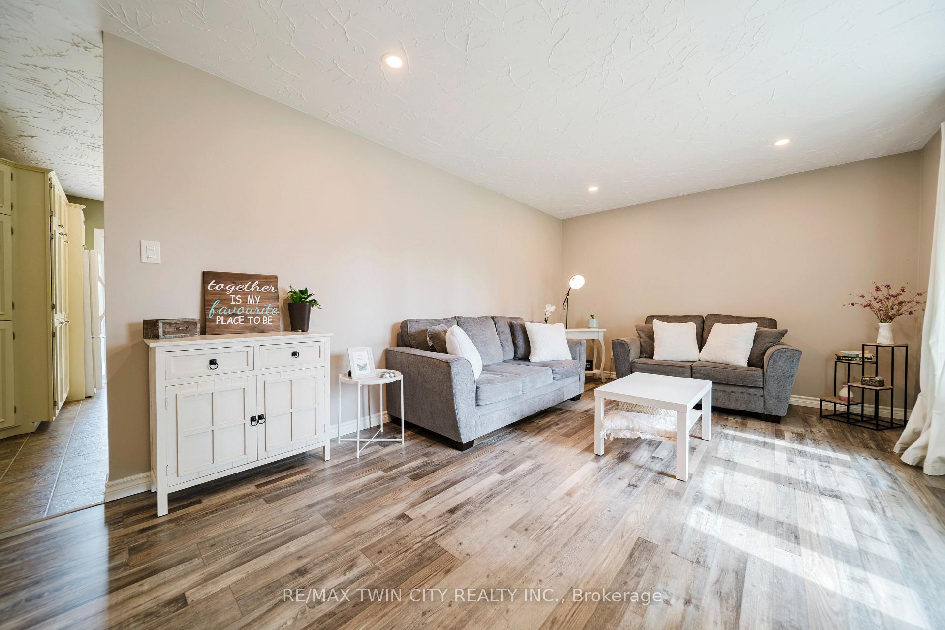 Photo 6 of 1099 Henry Street, Wellesley — HOMEH