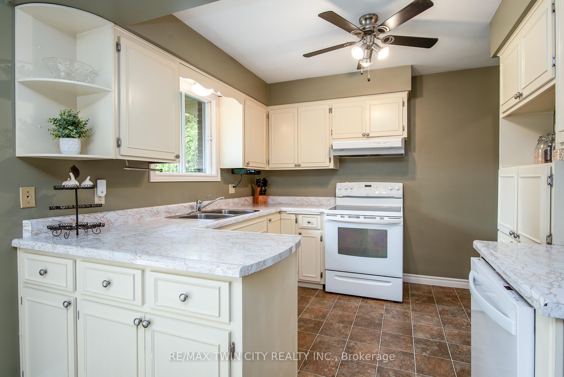 Photo 9 of 1099 Henry Street, Wellesley — HOMEH