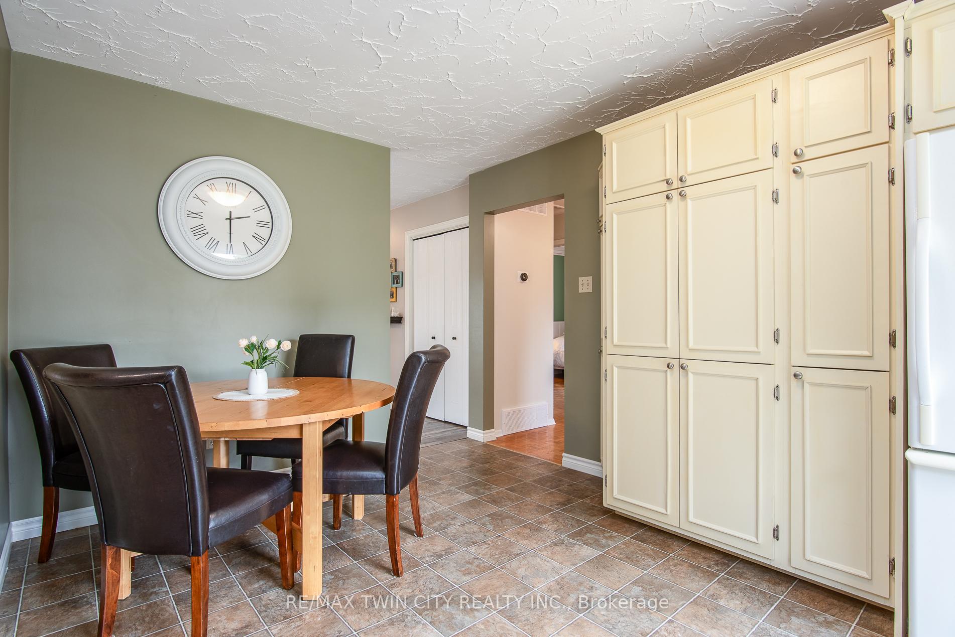 Photo 15 of 1099 Henry Street, Wellesley — HOMEH