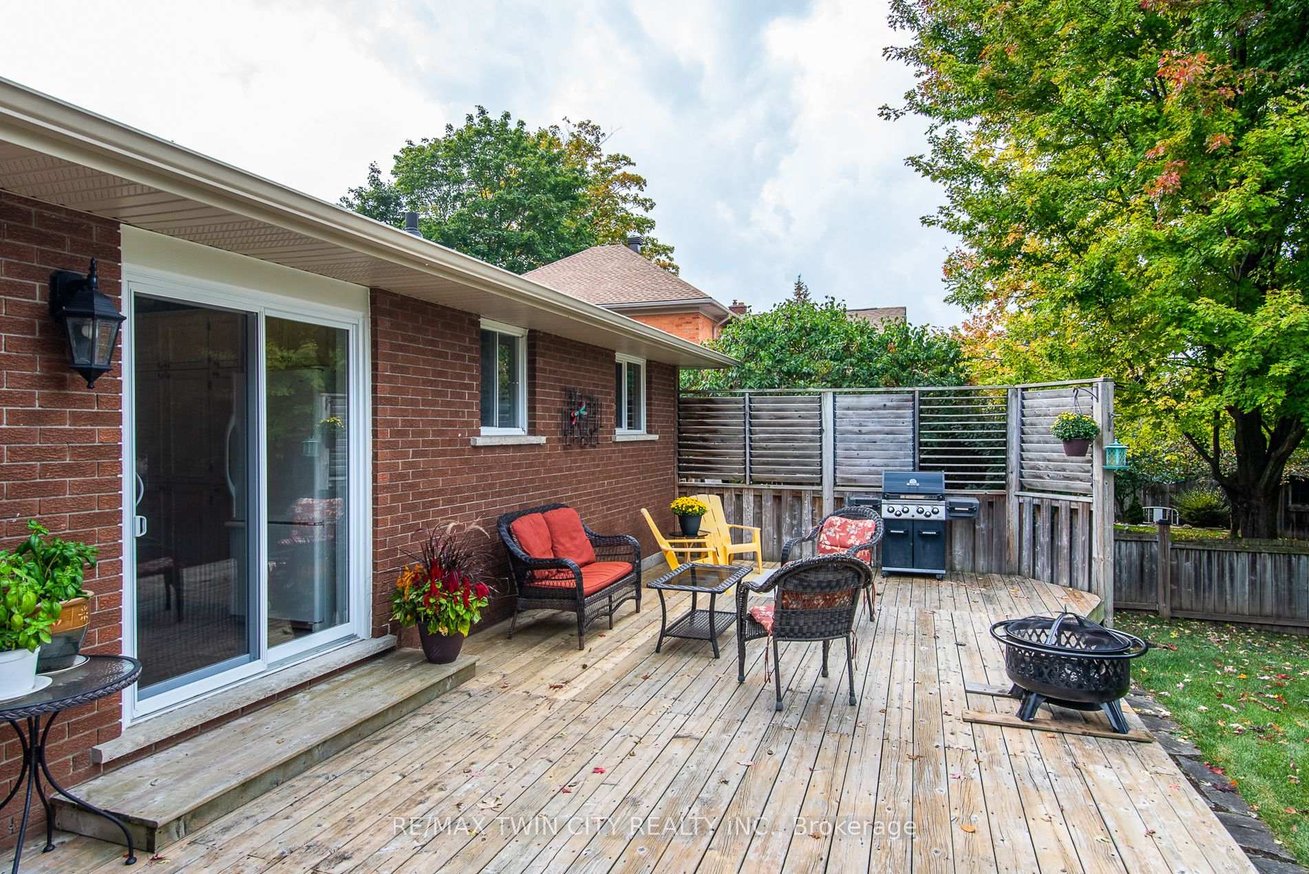 Photo 23 of 1099 Henry Street, Wellesley — HOMEH