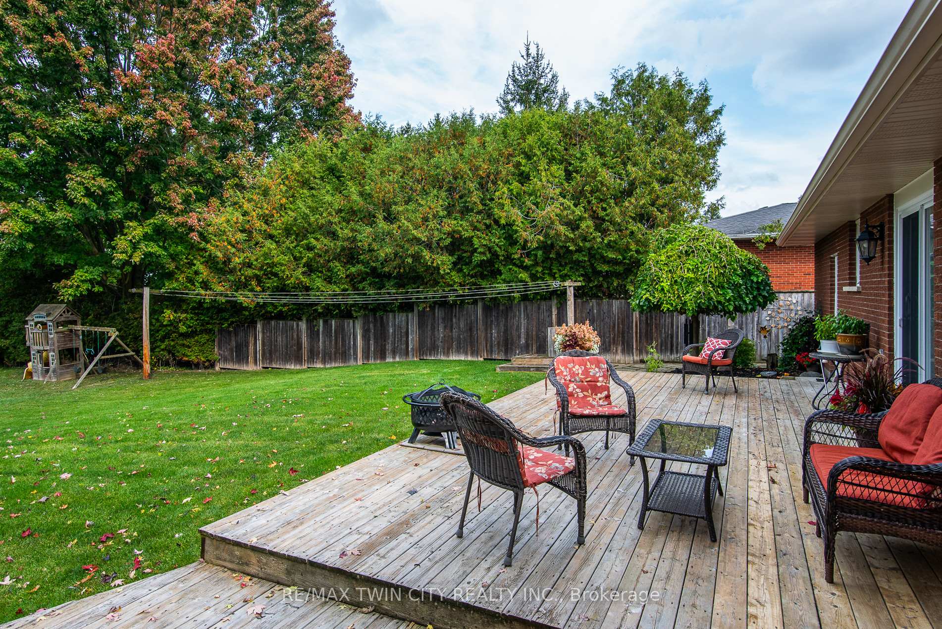 Photo 25 of 1099 Henry Street, Wellesley — HOMEH