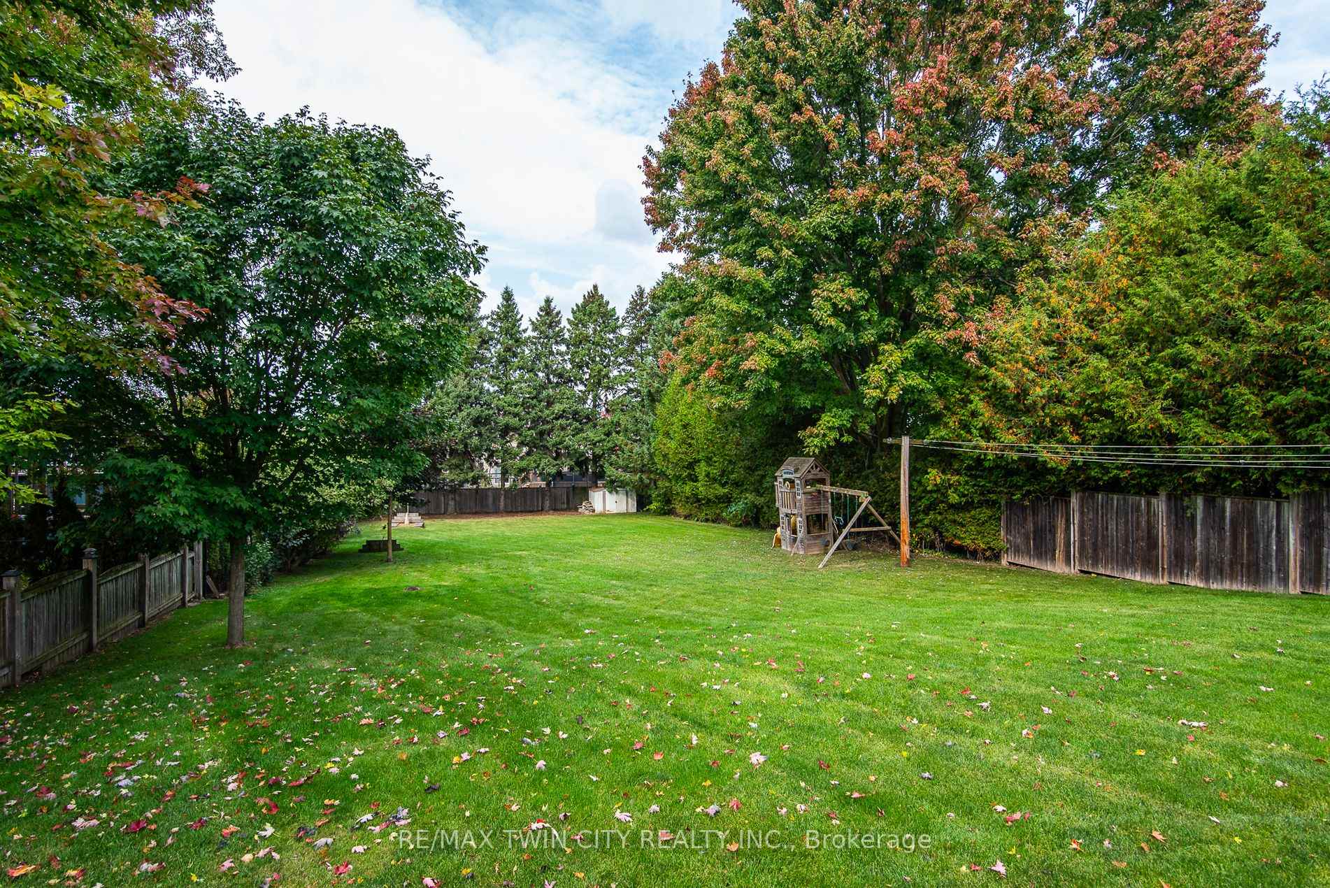 Photo 26 of 1099 Henry Street, Wellesley — HOMEH