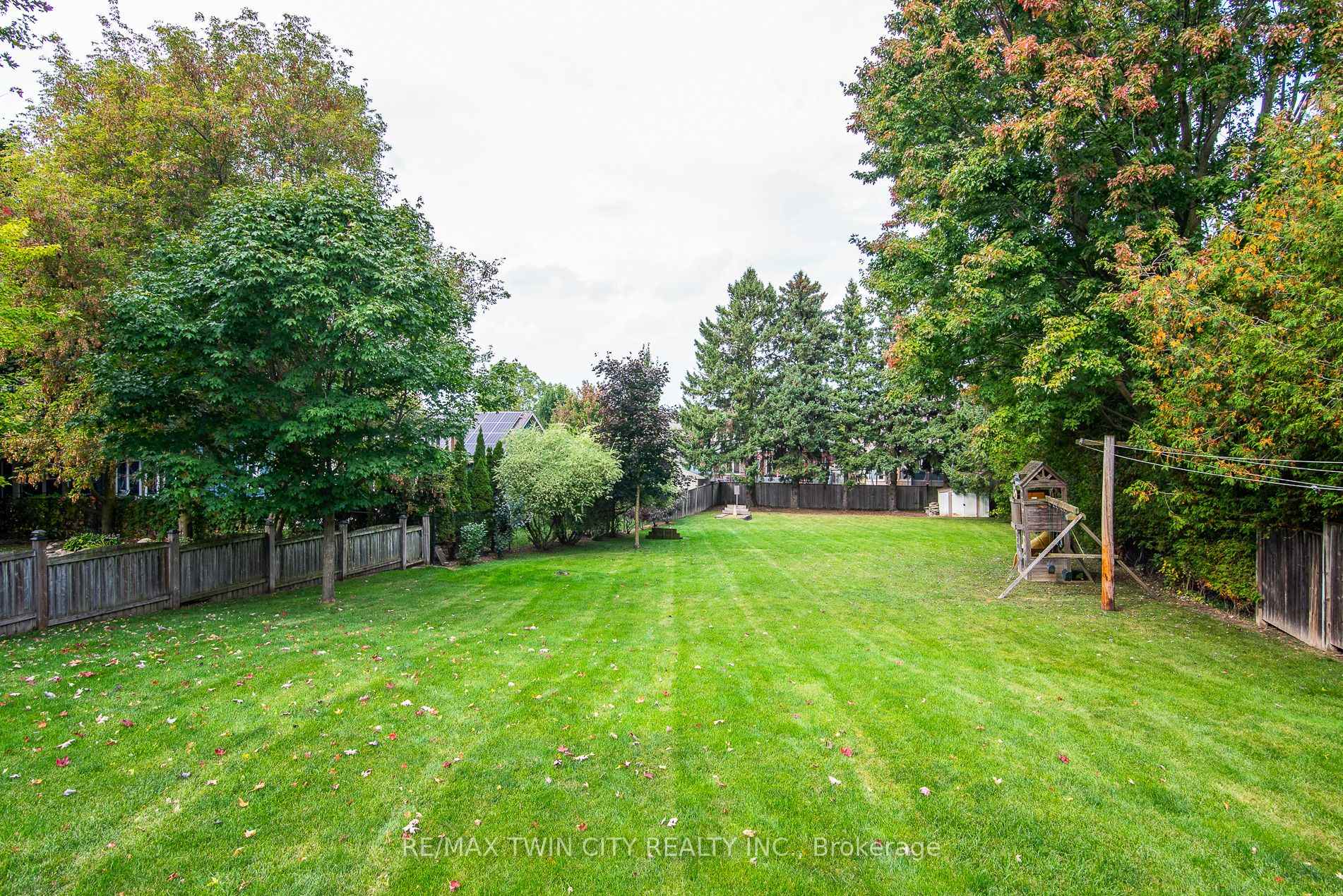 Photo 27 of 1099 Henry Street, Wellesley — HOMEH
