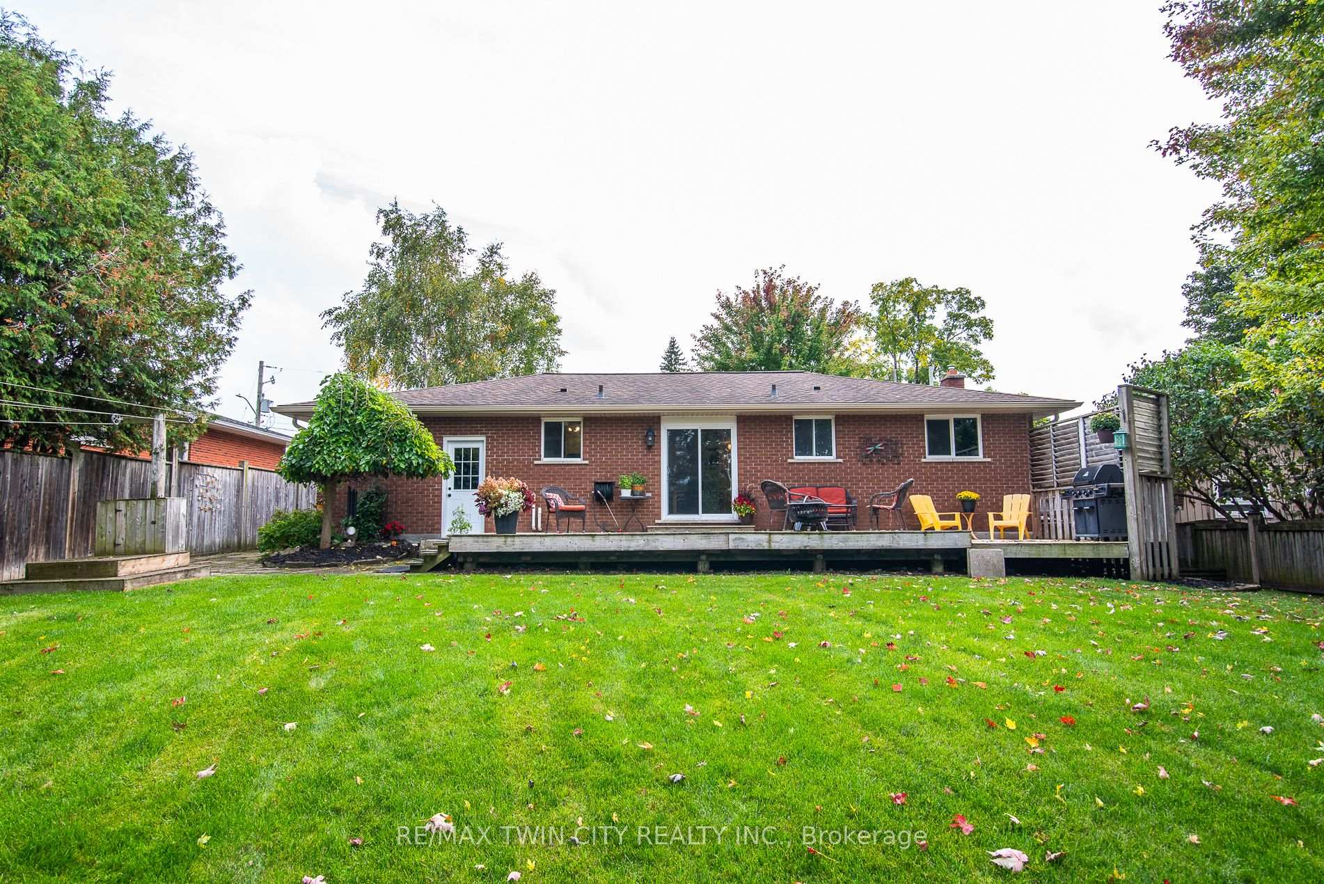 Photo 31 of 1099 Henry Street, Wellesley — HOMEH