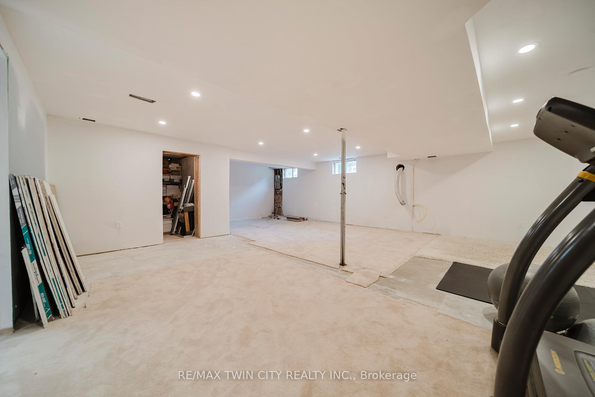 Photo 32 of 1099 Henry Street, Wellesley — HOMEH