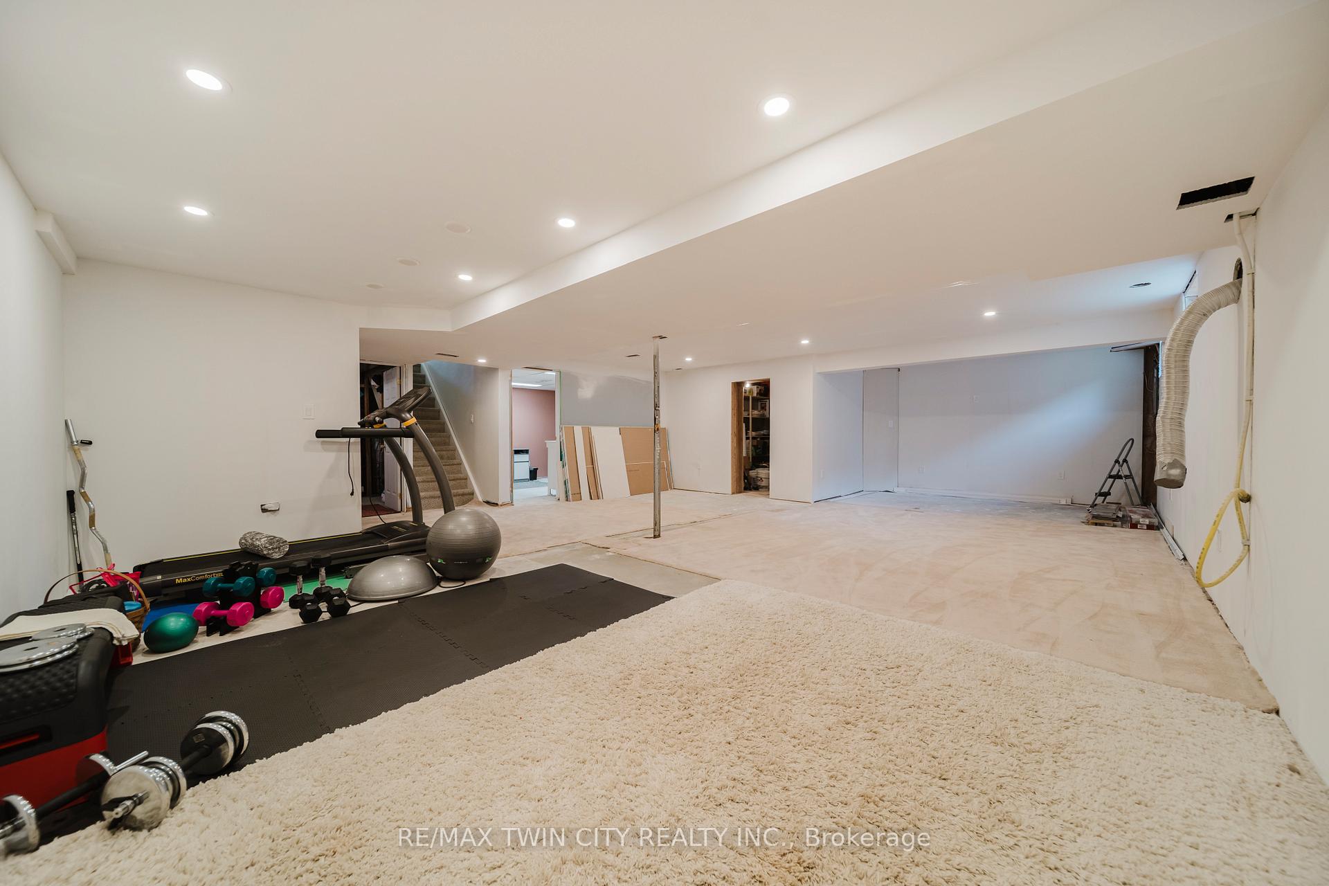 Photo 33 of 1099 Henry Street, Wellesley — HOMEH