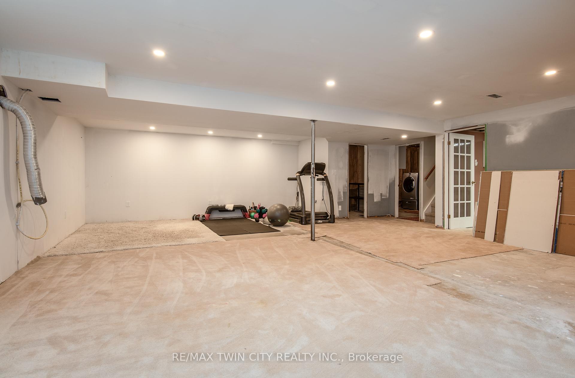 Photo 34 of 1099 Henry Street, Wellesley — HOMEH