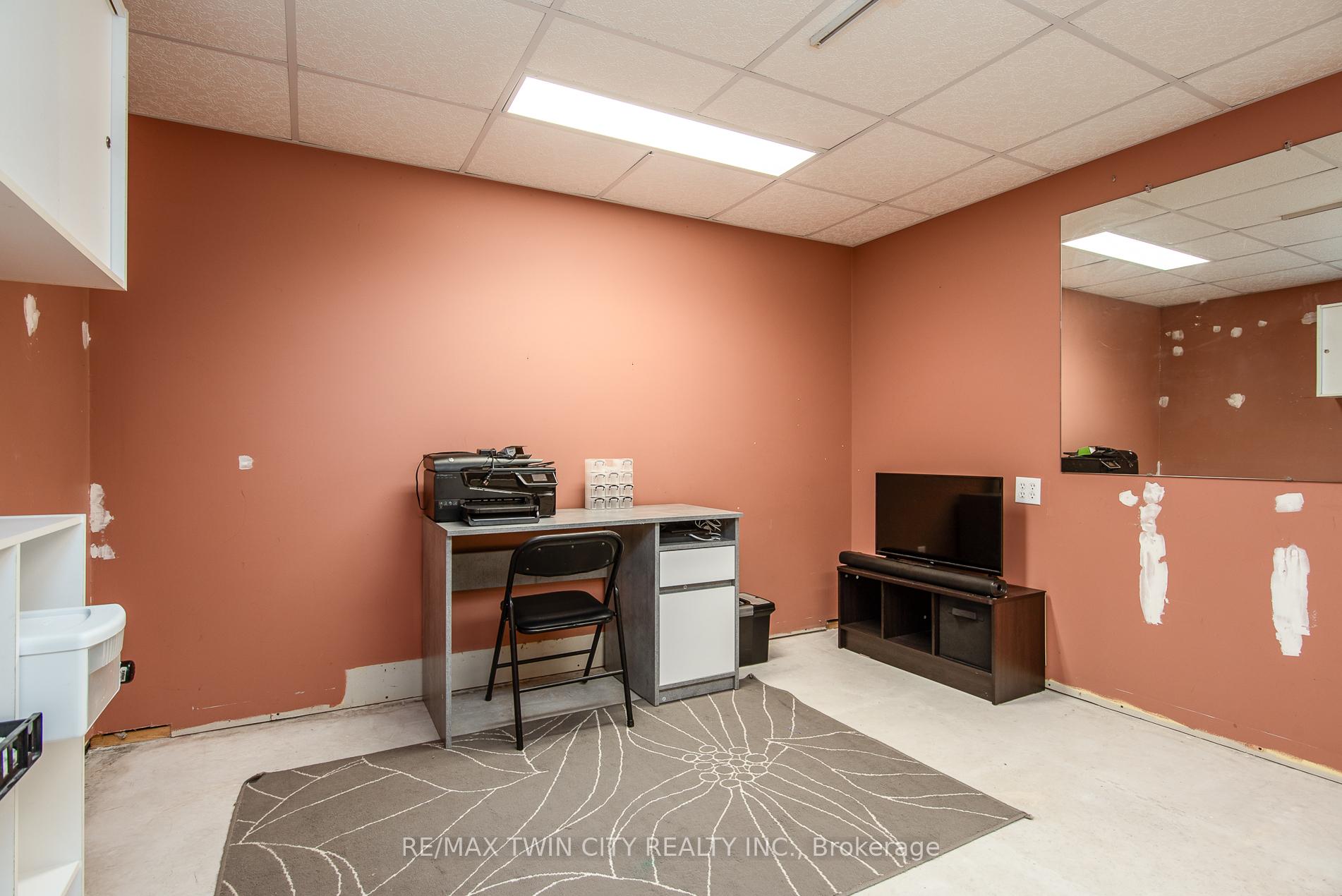 Photo 35 of 1099 Henry Street, Wellesley — HOMEH
