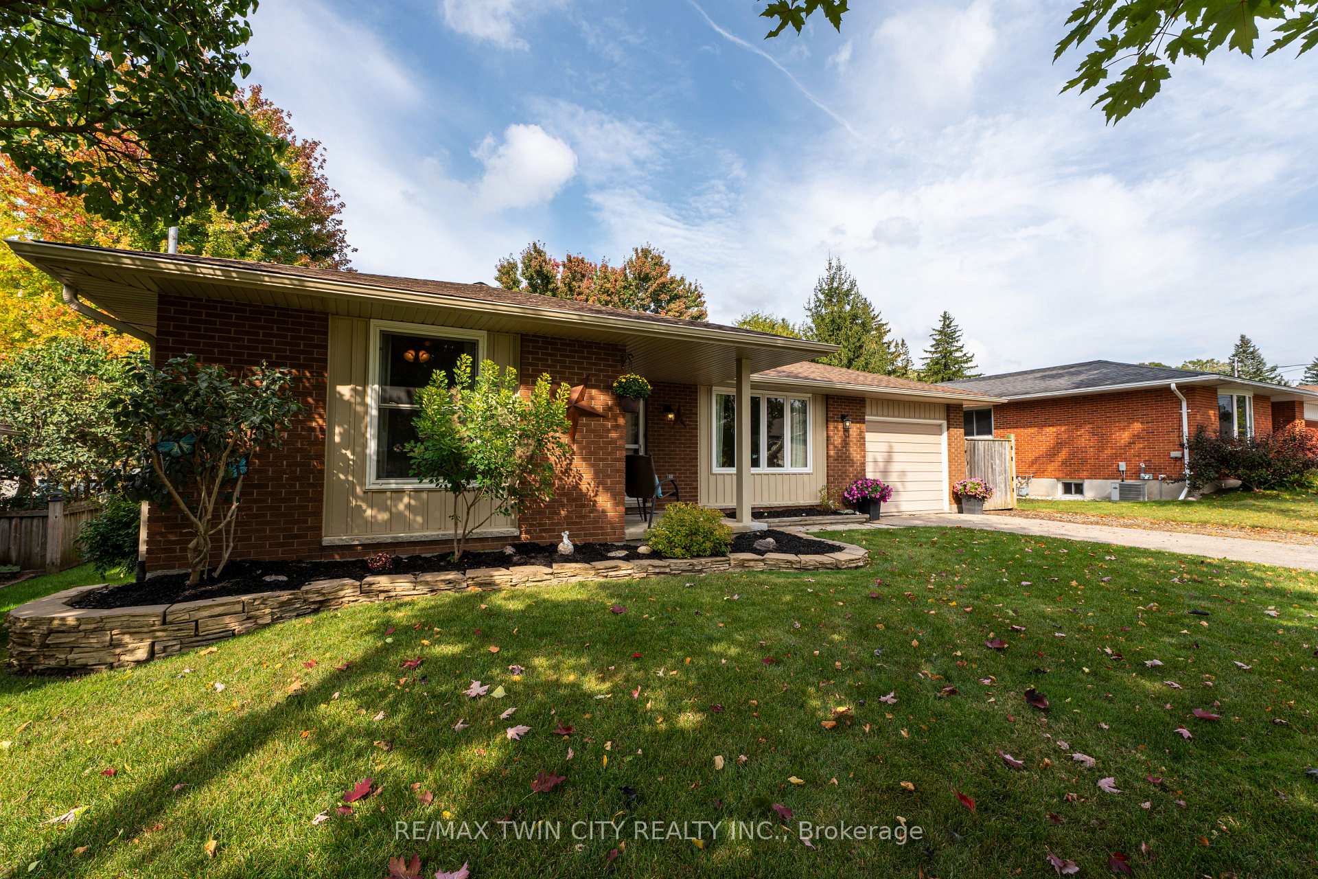 Photo 41 of 1099 Henry Street, Wellesley — HOMEH