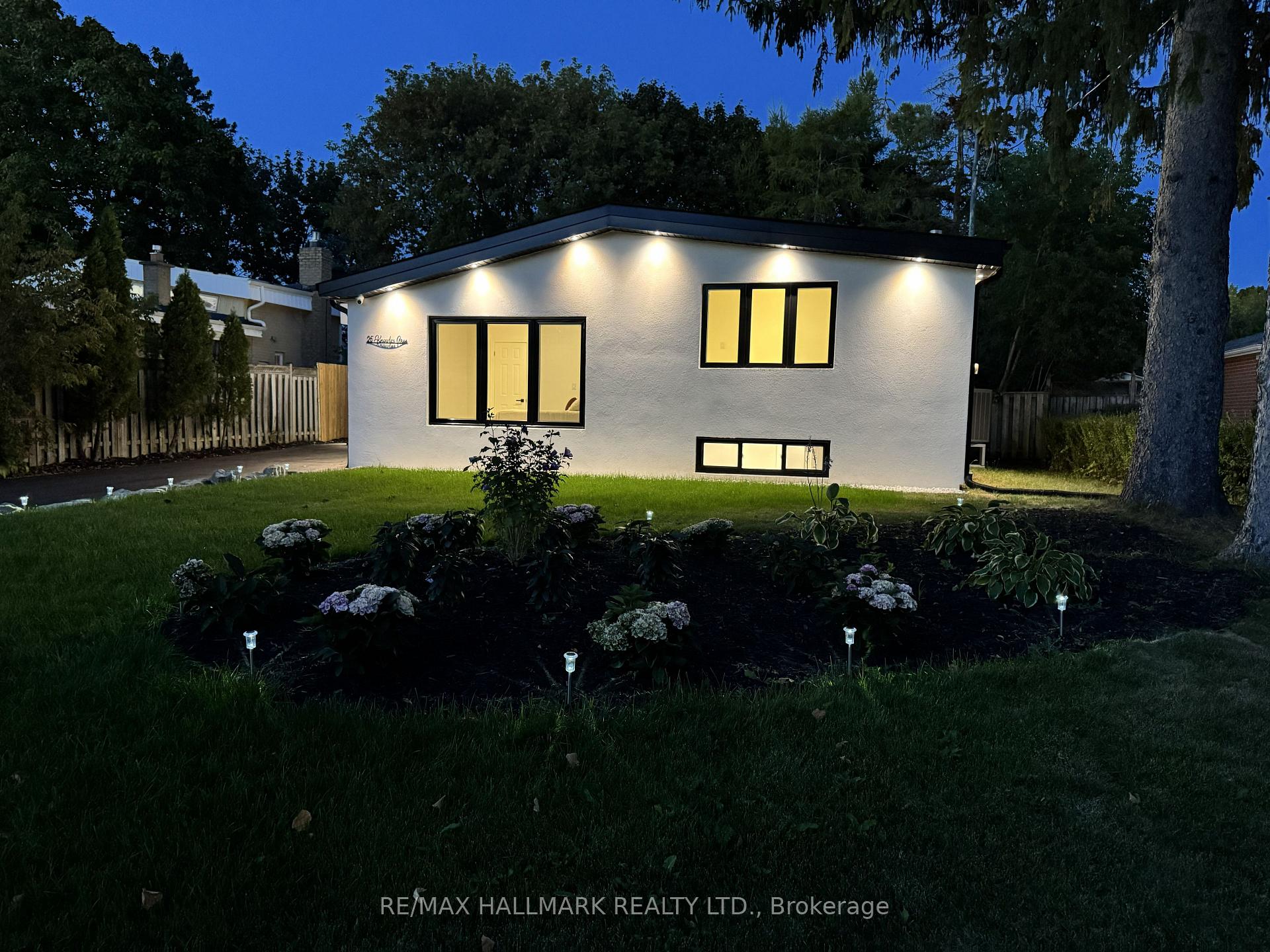 Photo 3 of 25 Knowles Crescent, Aurora, Aurora Highlands — HOMEH
