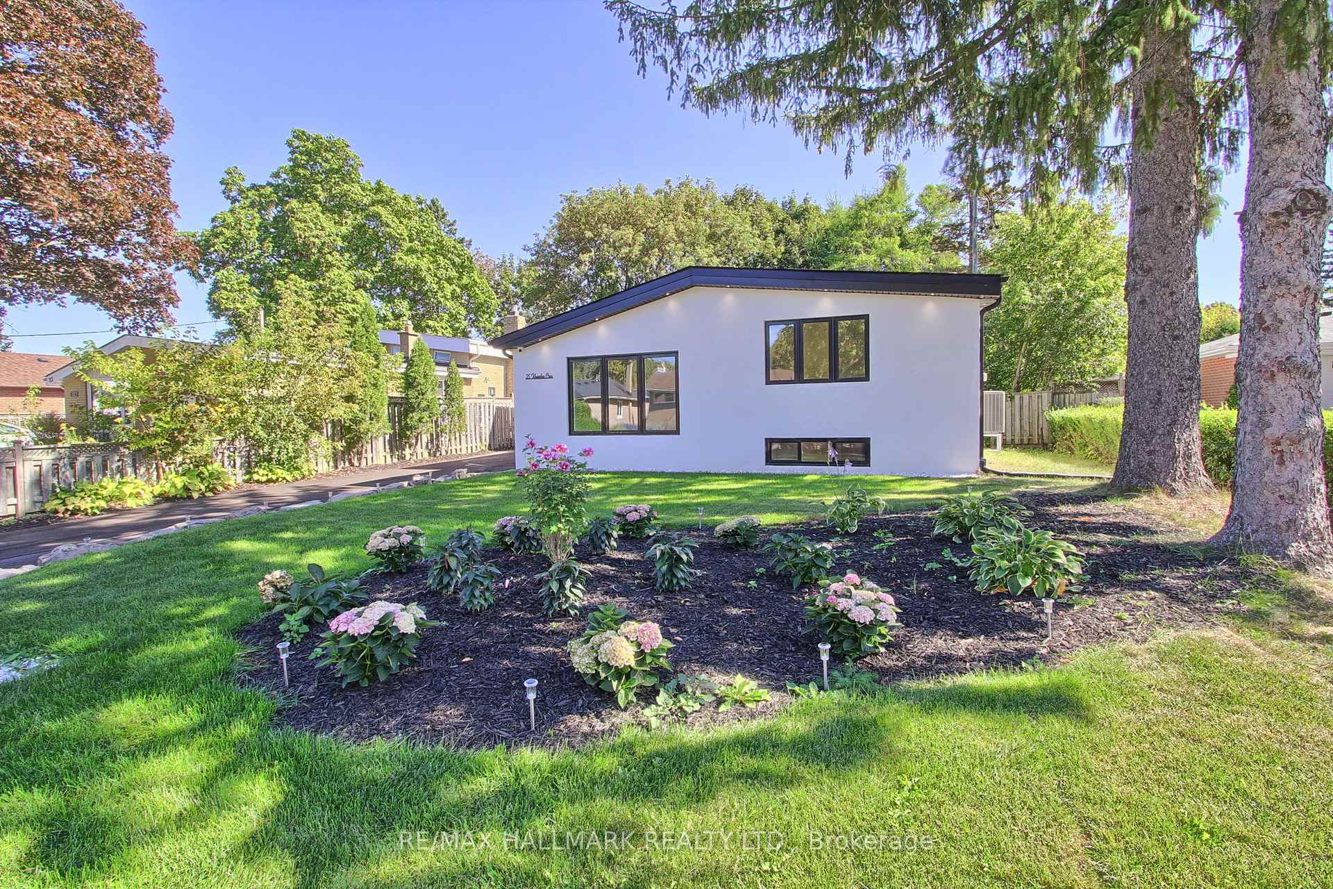 Photo 7 of 25 Knowles Crescent, Aurora, Aurora Highlands — HOMEH
