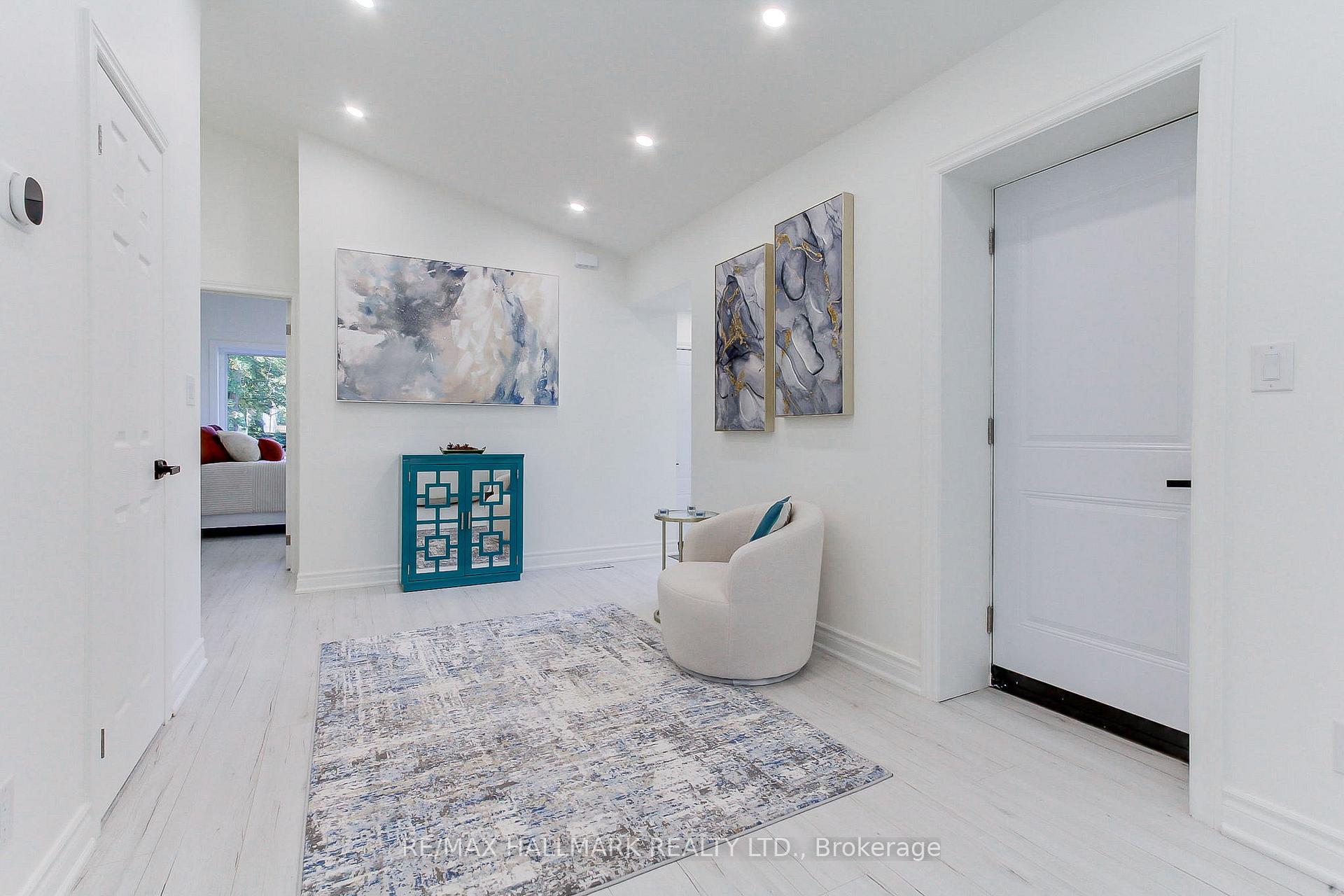 Photo 8 of 25 Knowles Crescent, Aurora, Aurora Highlands — HOMEH