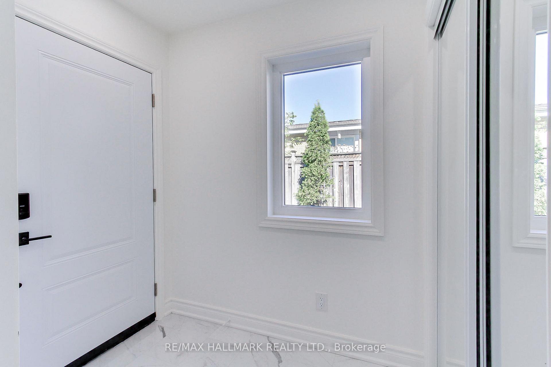 Photo 10 of 25 Knowles Crescent, Aurora, Aurora Highlands — HOMEH