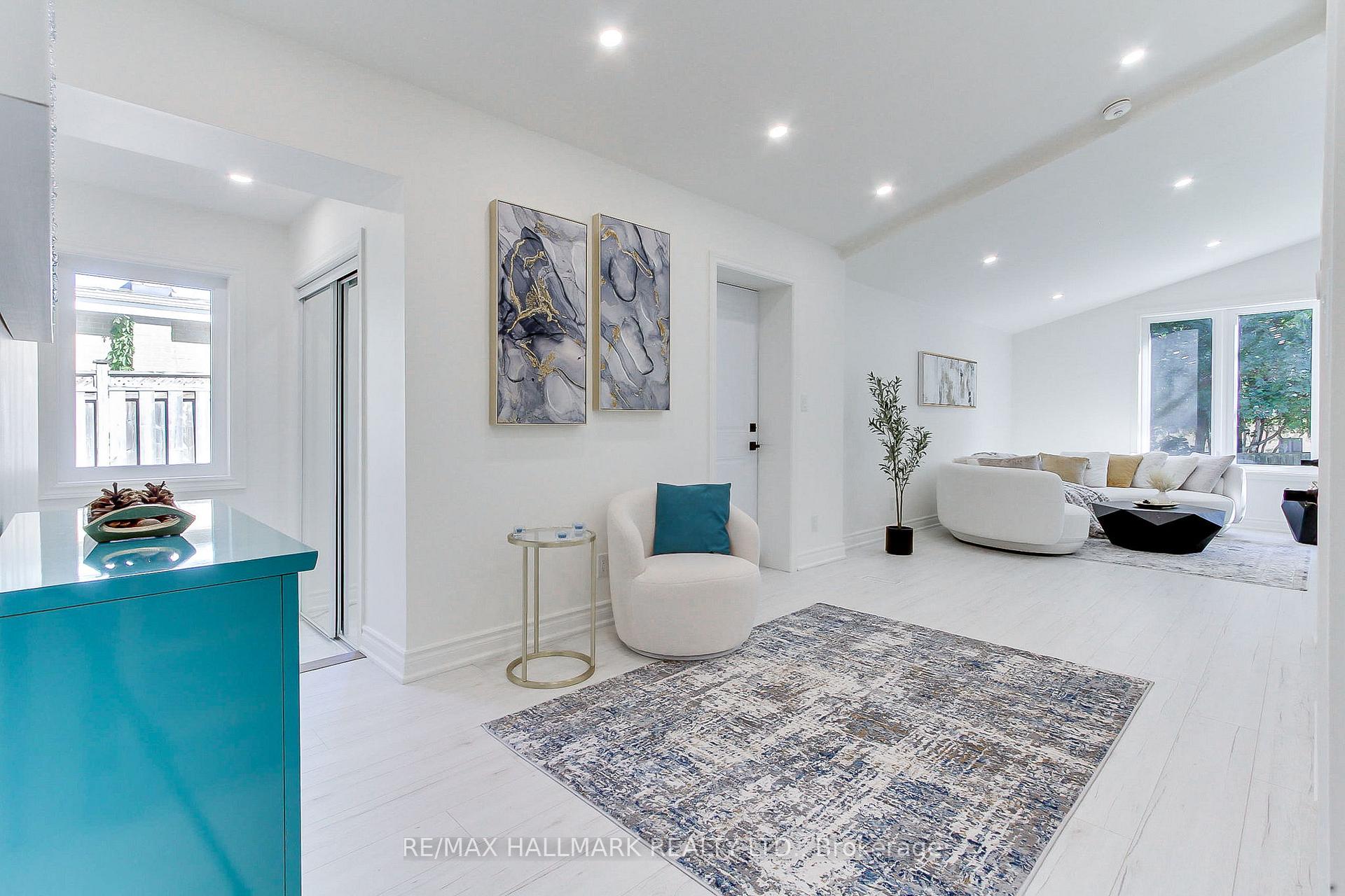Photo 6 of 25 Knowles Crescent, Aurora, Aurora Highlands — HOMEH