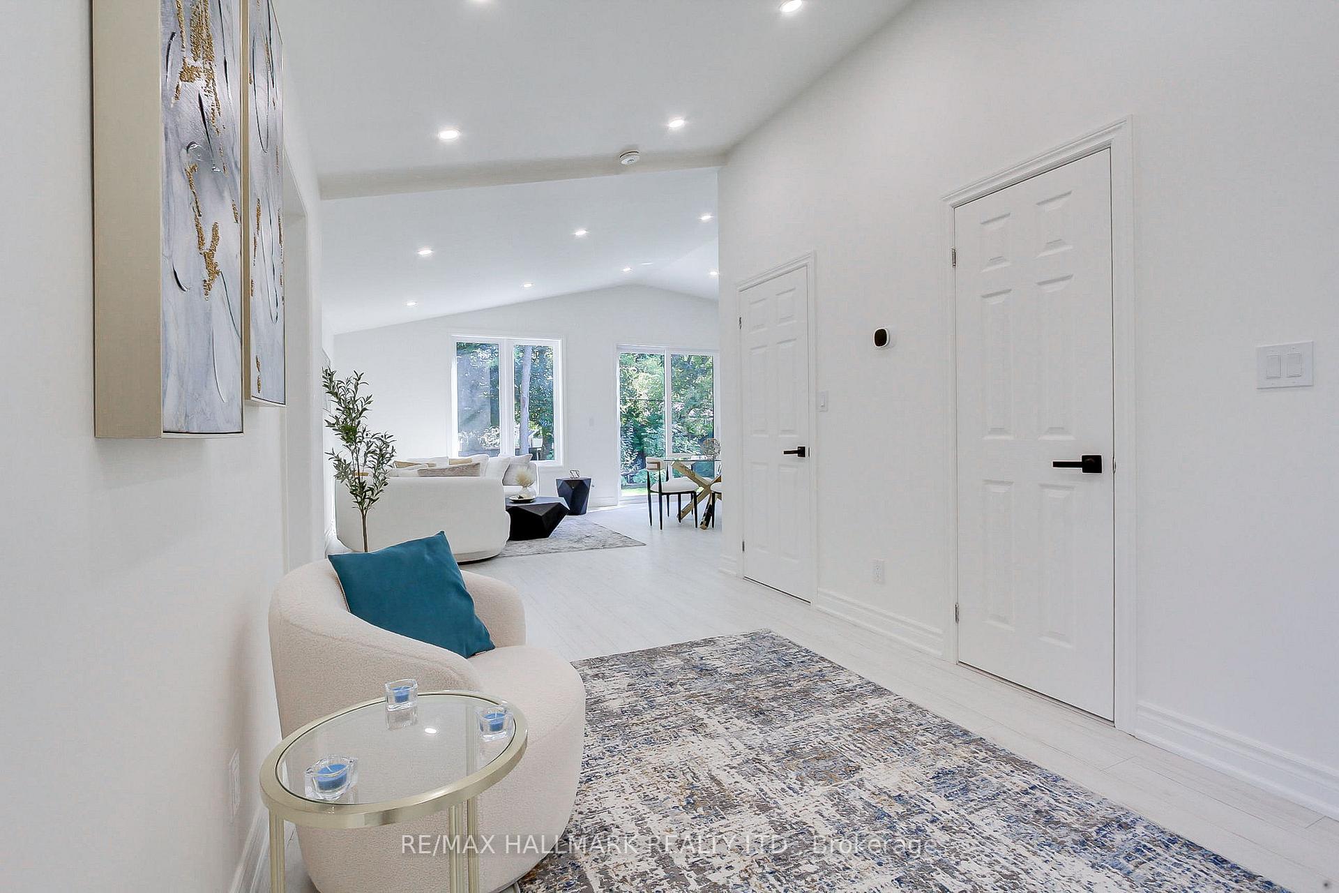 Photo 9 of 25 Knowles Crescent, Aurora, Aurora Highlands — HOMEH