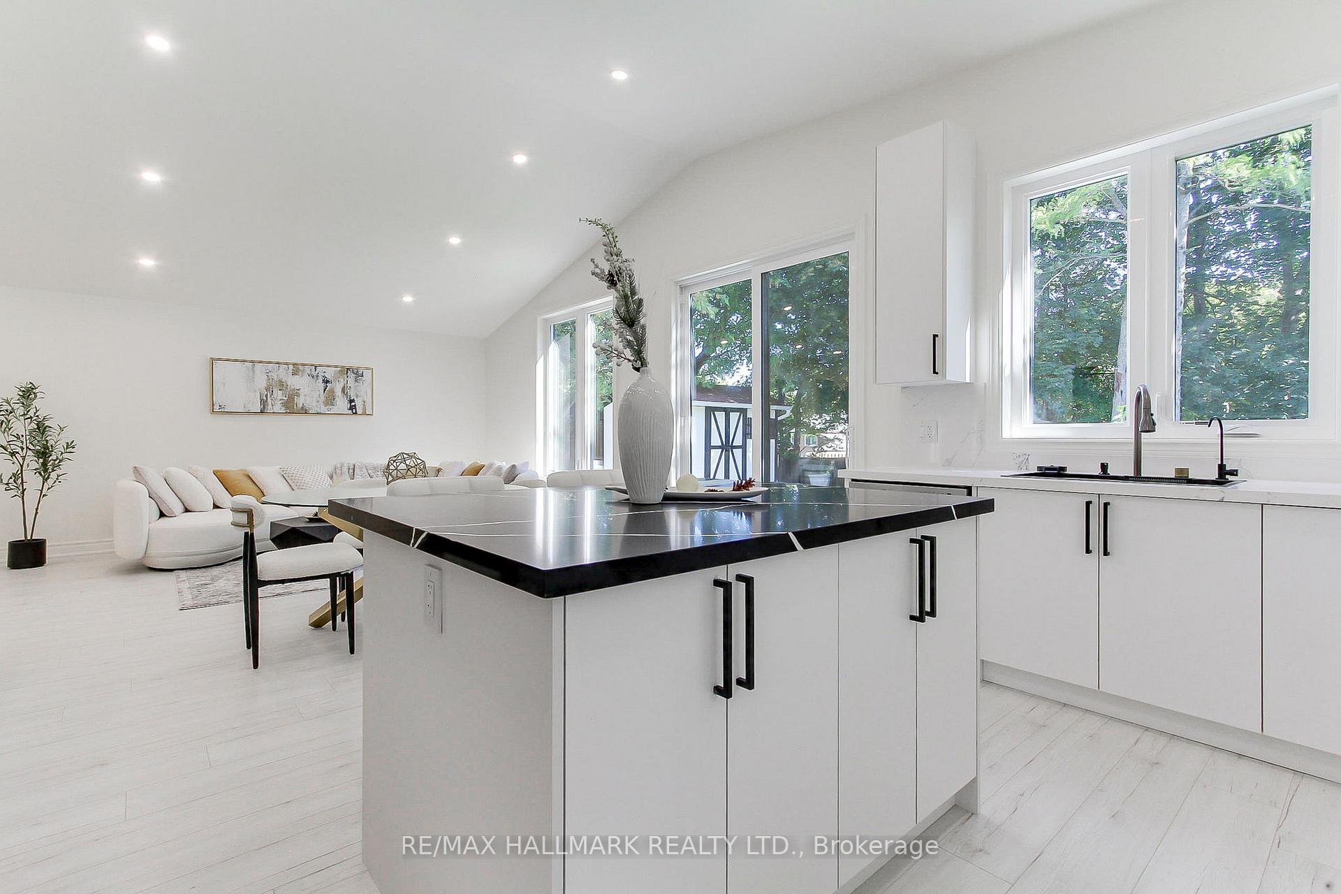 Photo 21 of 25 Knowles Crescent, Aurora, Aurora Highlands — HOMEH
