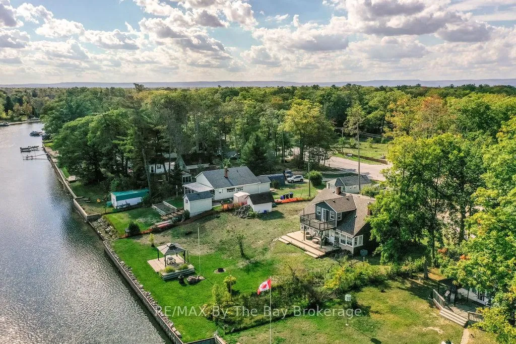 Photo 2 of Unit 3, 1067 Mosley Street, Wasaga Beach — HOMEH