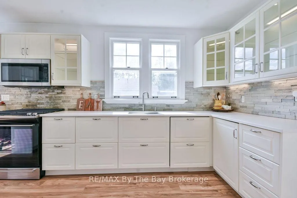 Photo 4 of Unit 3, 1067 Mosley Street, Wasaga Beach — HOMEH